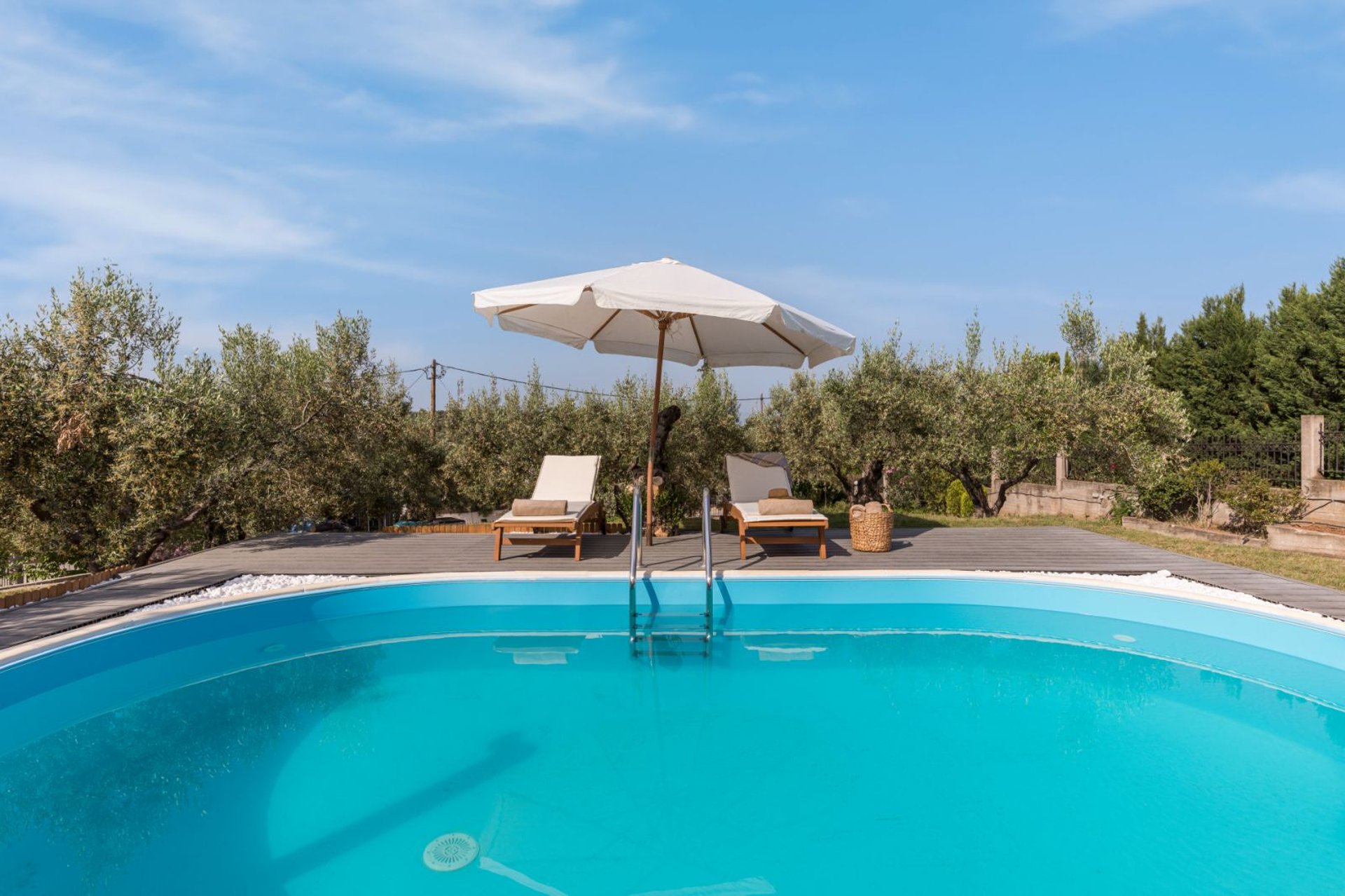 black and white bed linen