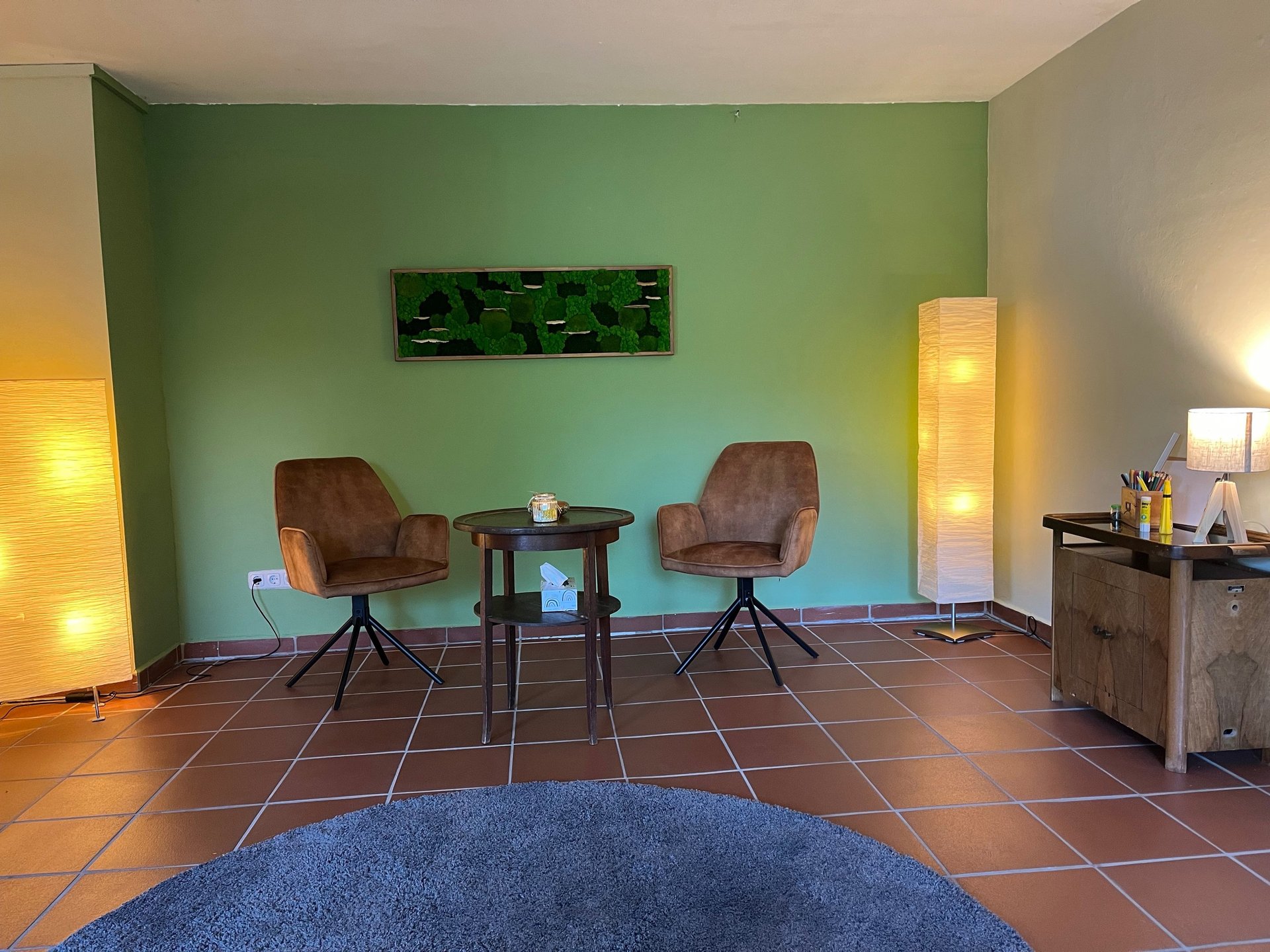 Praxisraum von HerzensFarbe-ruhiger Raum für Psychotherapie und Naturcoaching in Büdingen