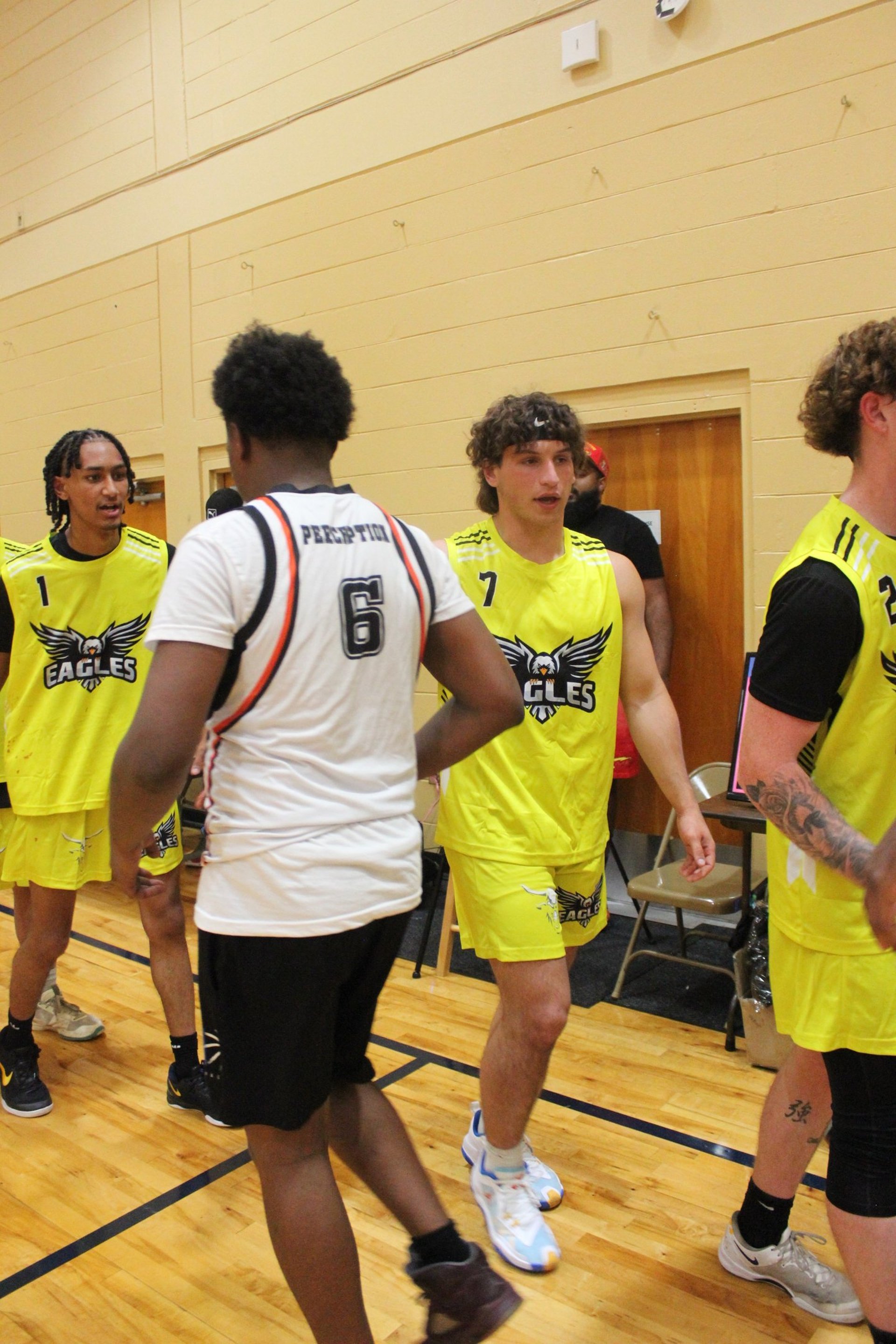 gray computer monitor