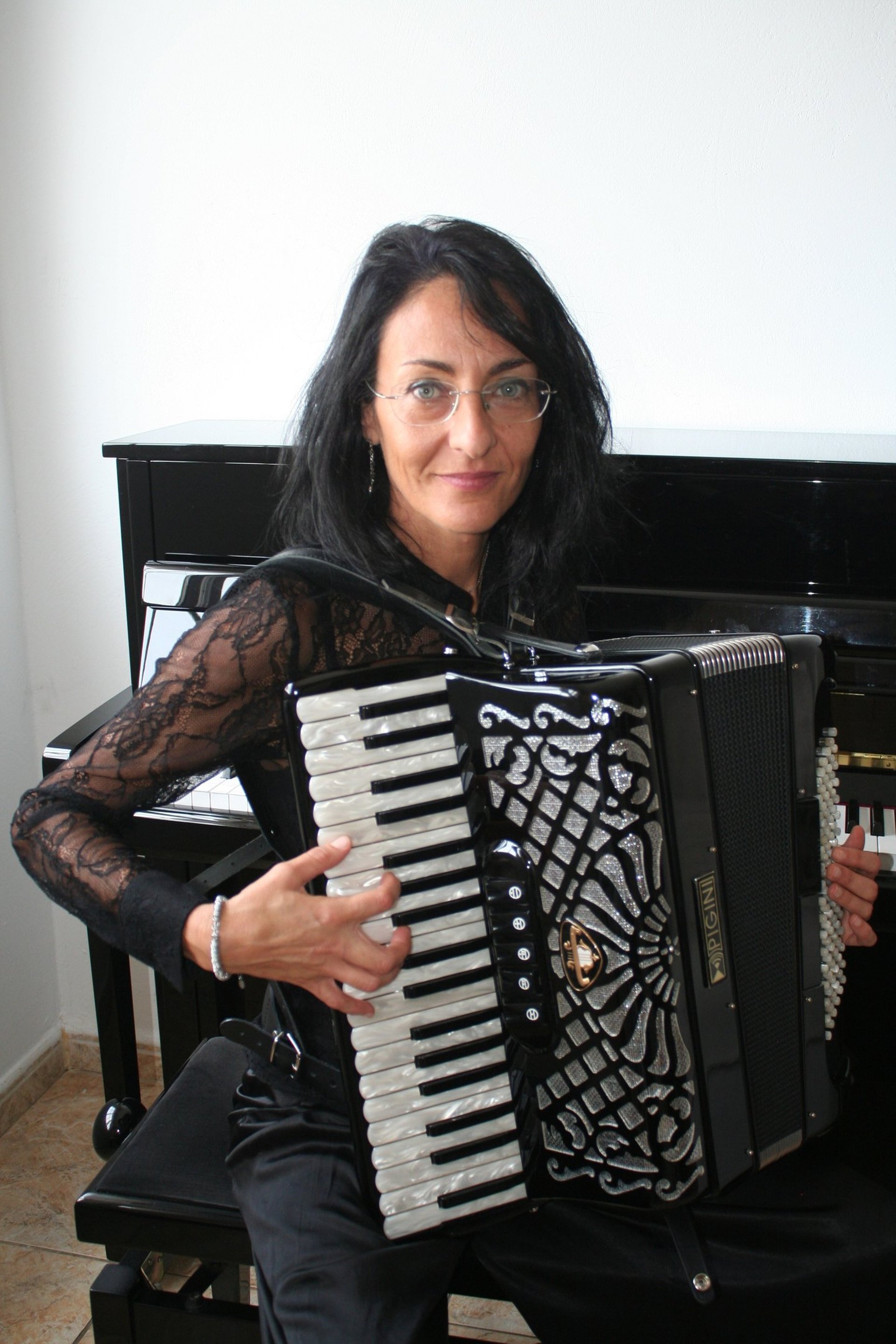 black and white bed linen