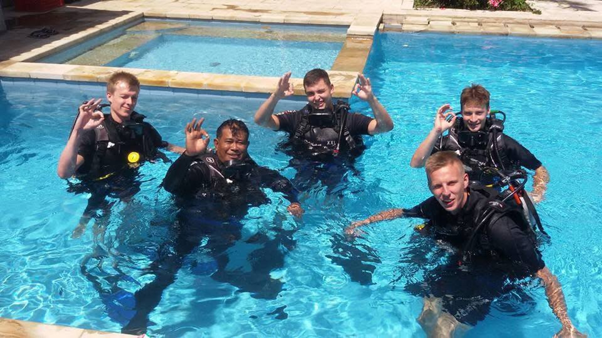 Students practicing diving skills in pool at Lovina Reef with instructor, Sunrise Dive Bali