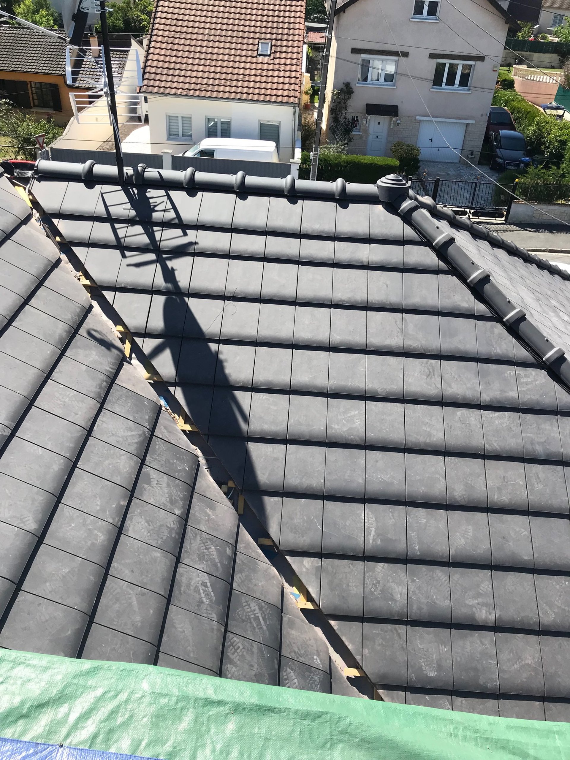 black and white bed linen