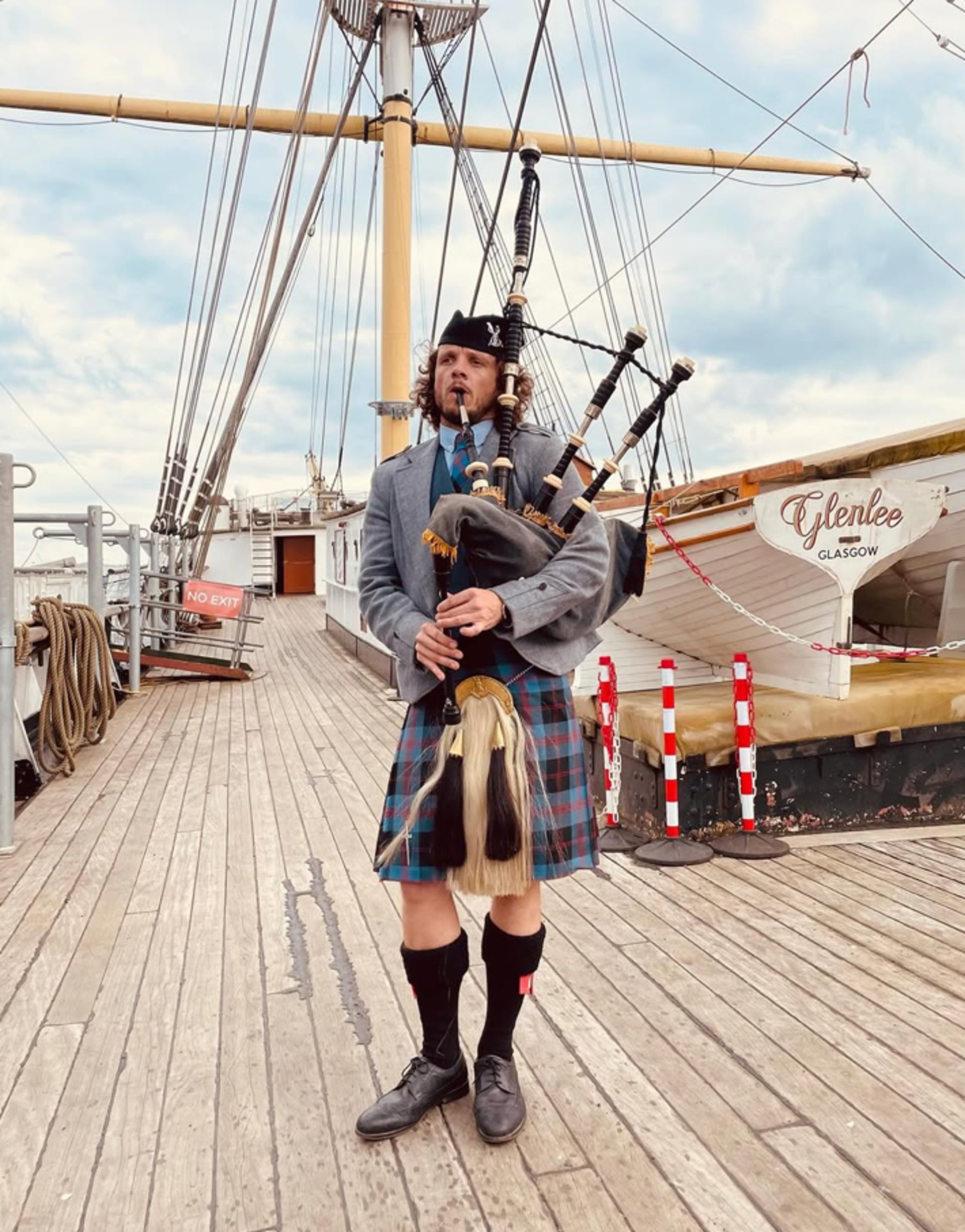 black and white bed linen