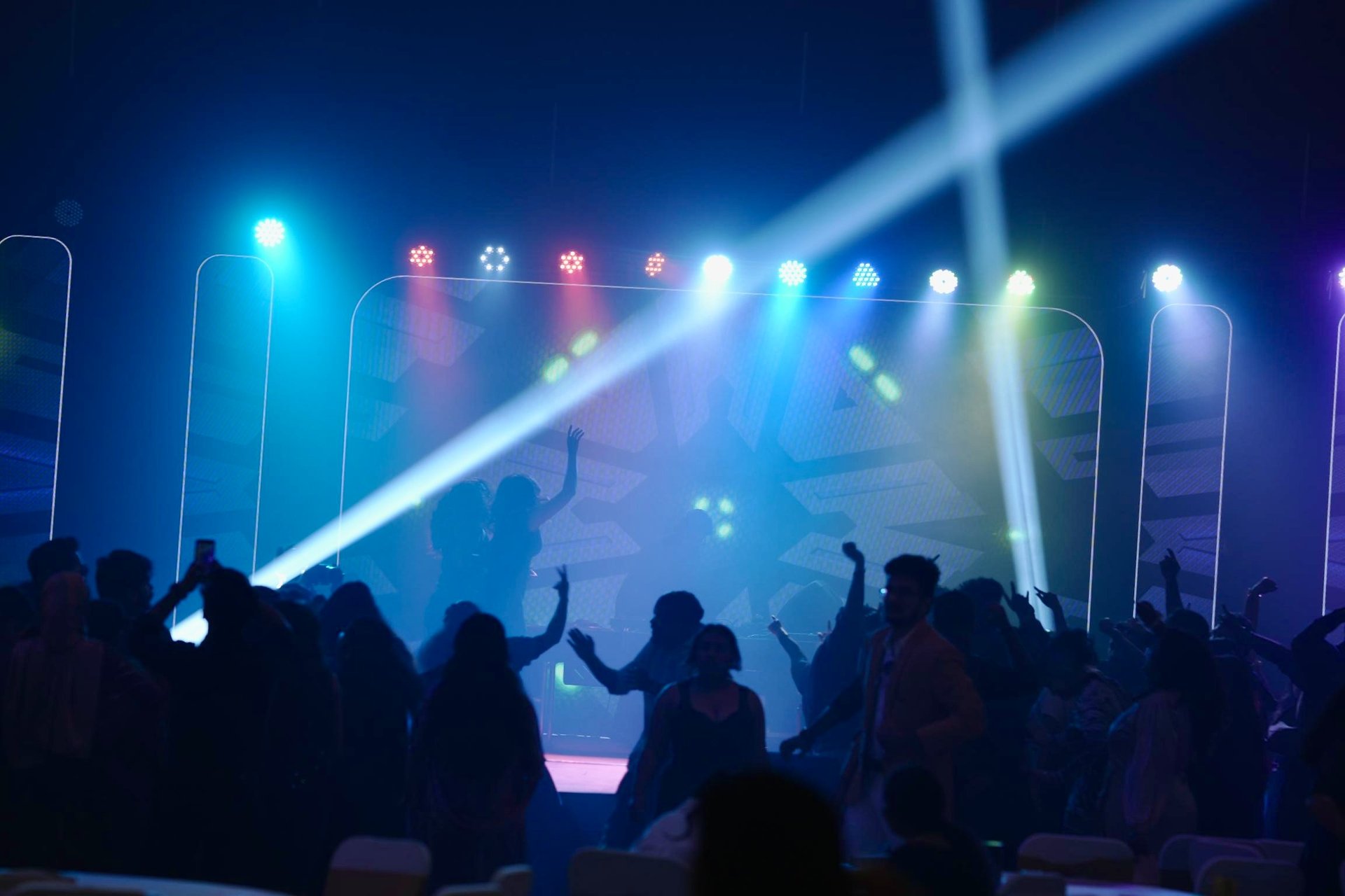 black and white bed linen