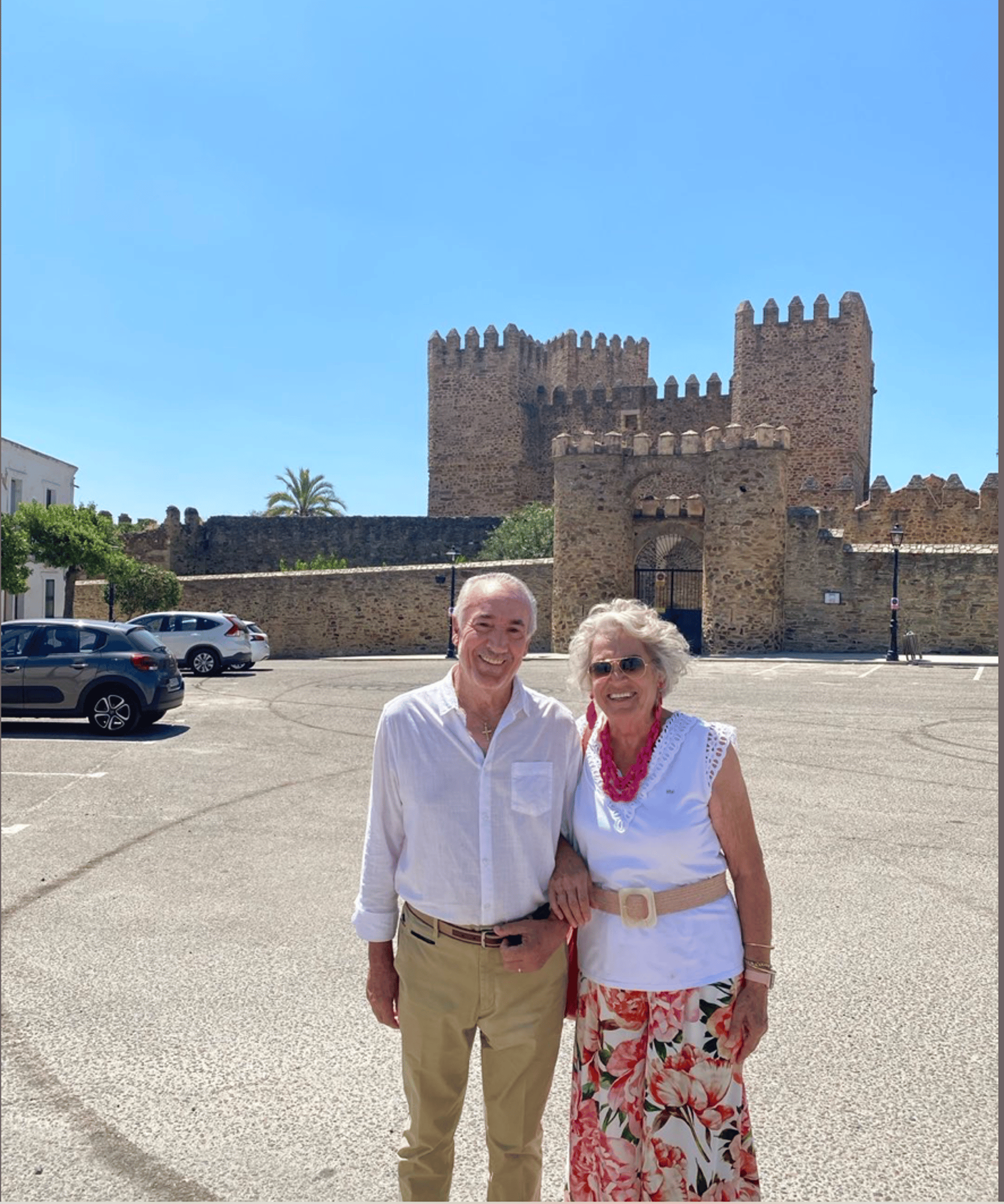 gray computer monitor