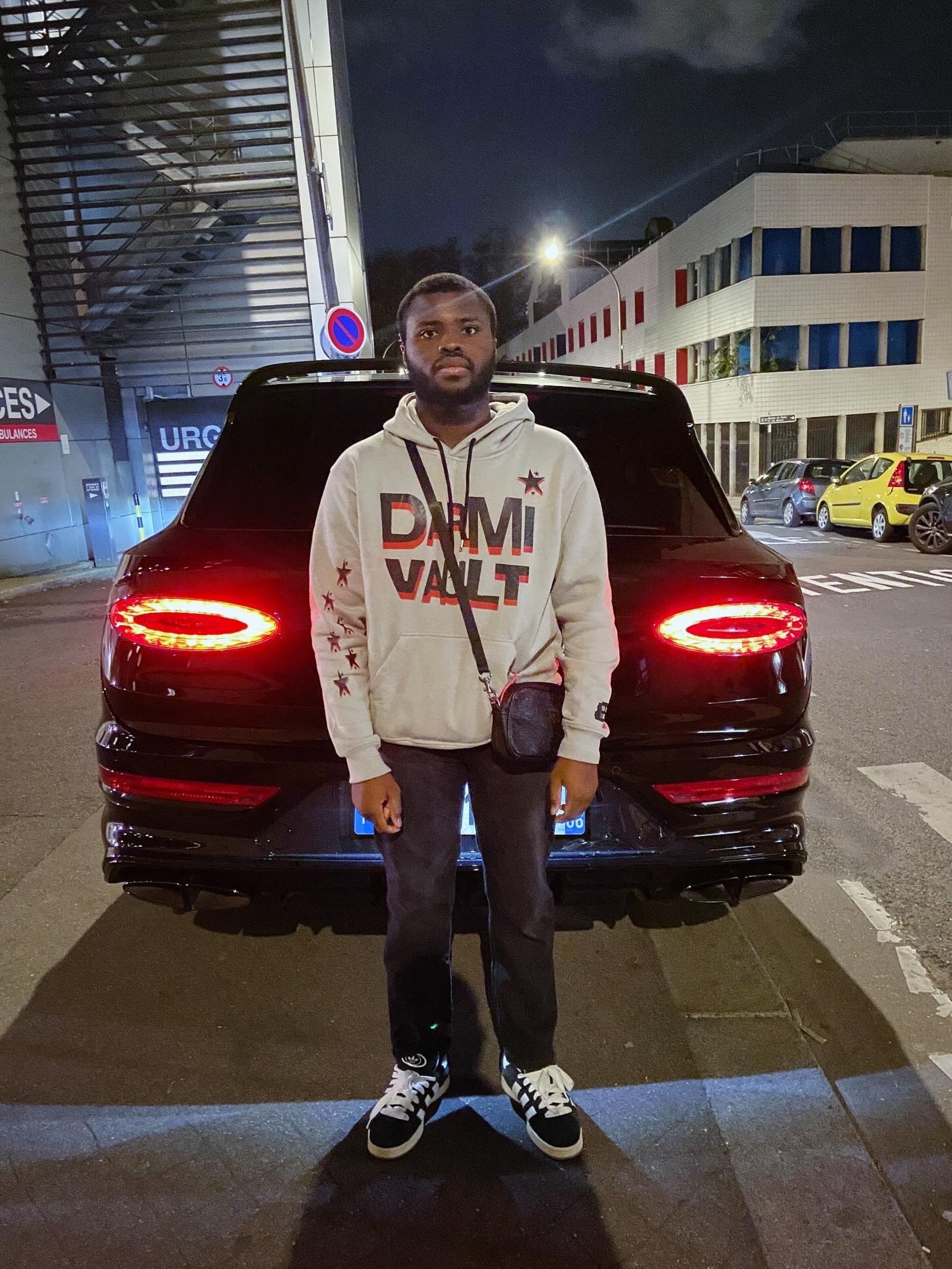 gray computer monitor