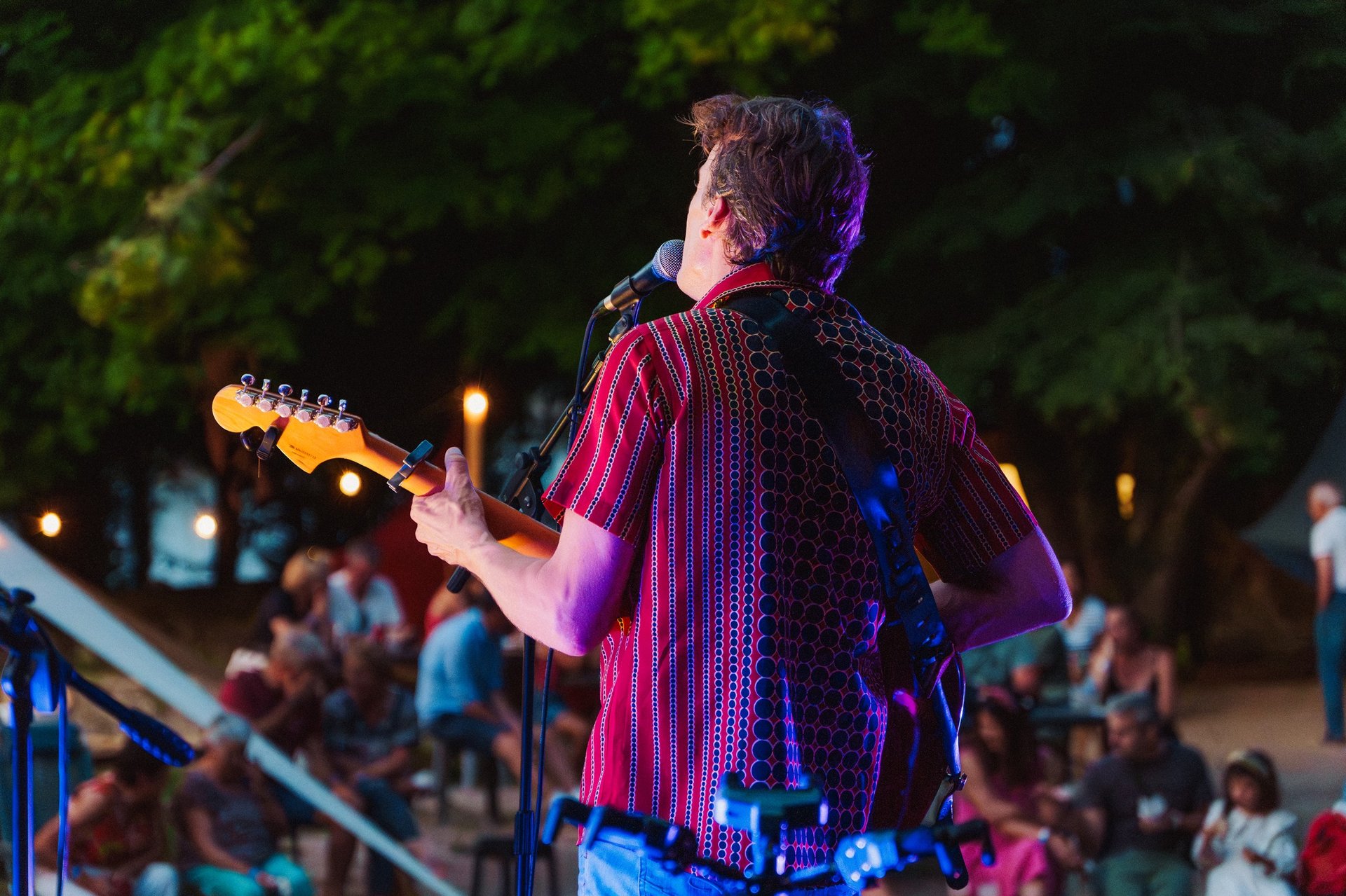 black and white bed linen