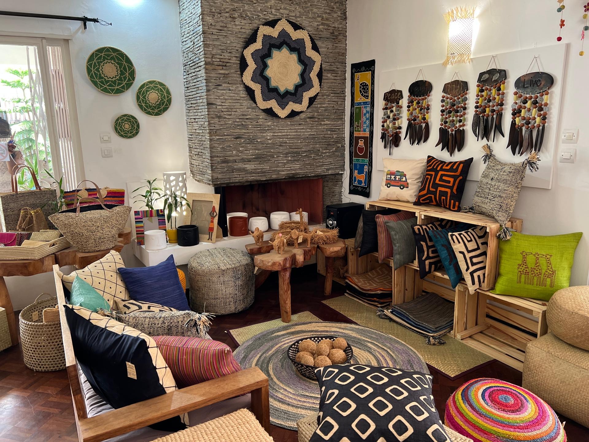 black and white bed linen