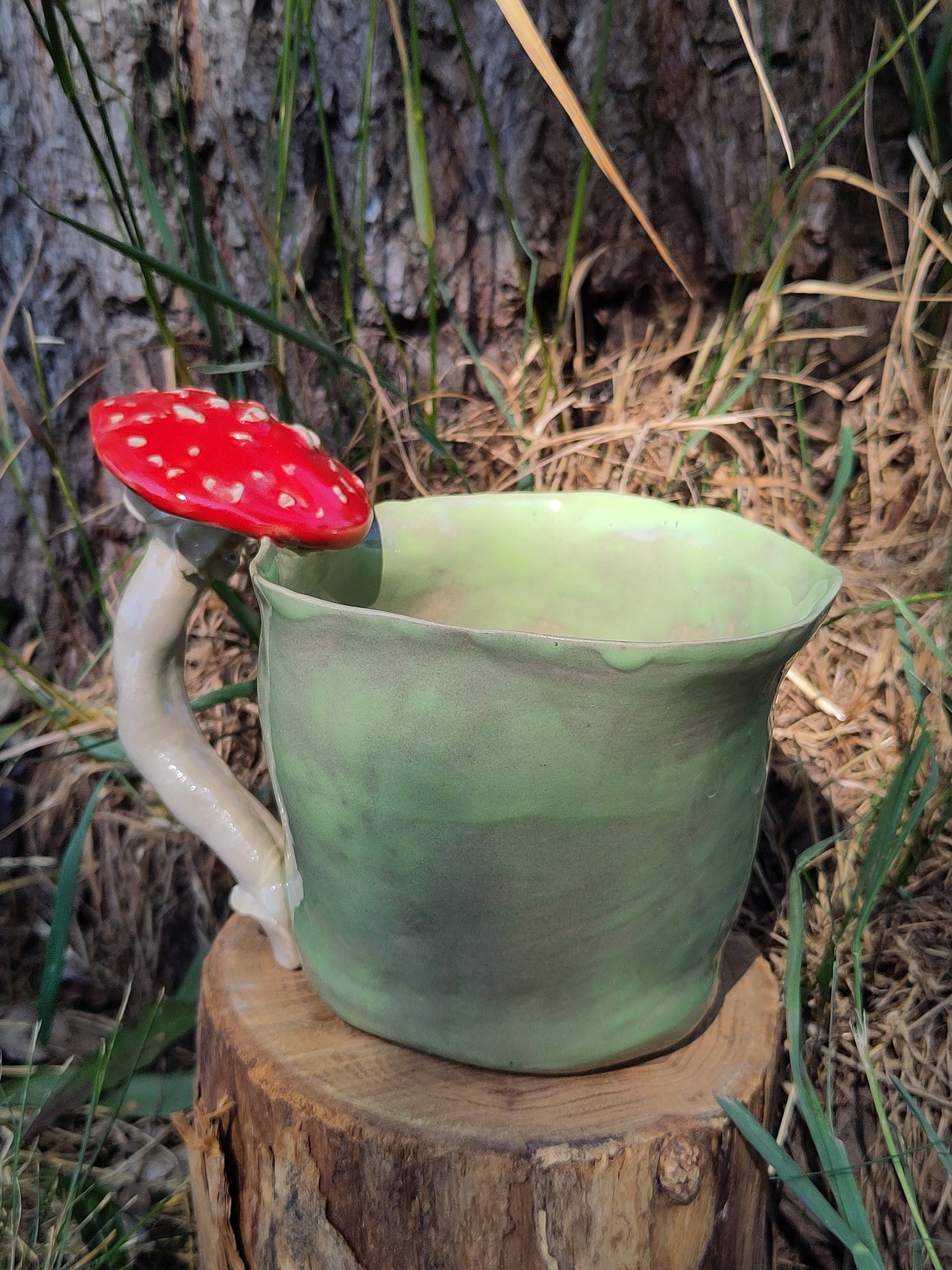 gray computer monitor