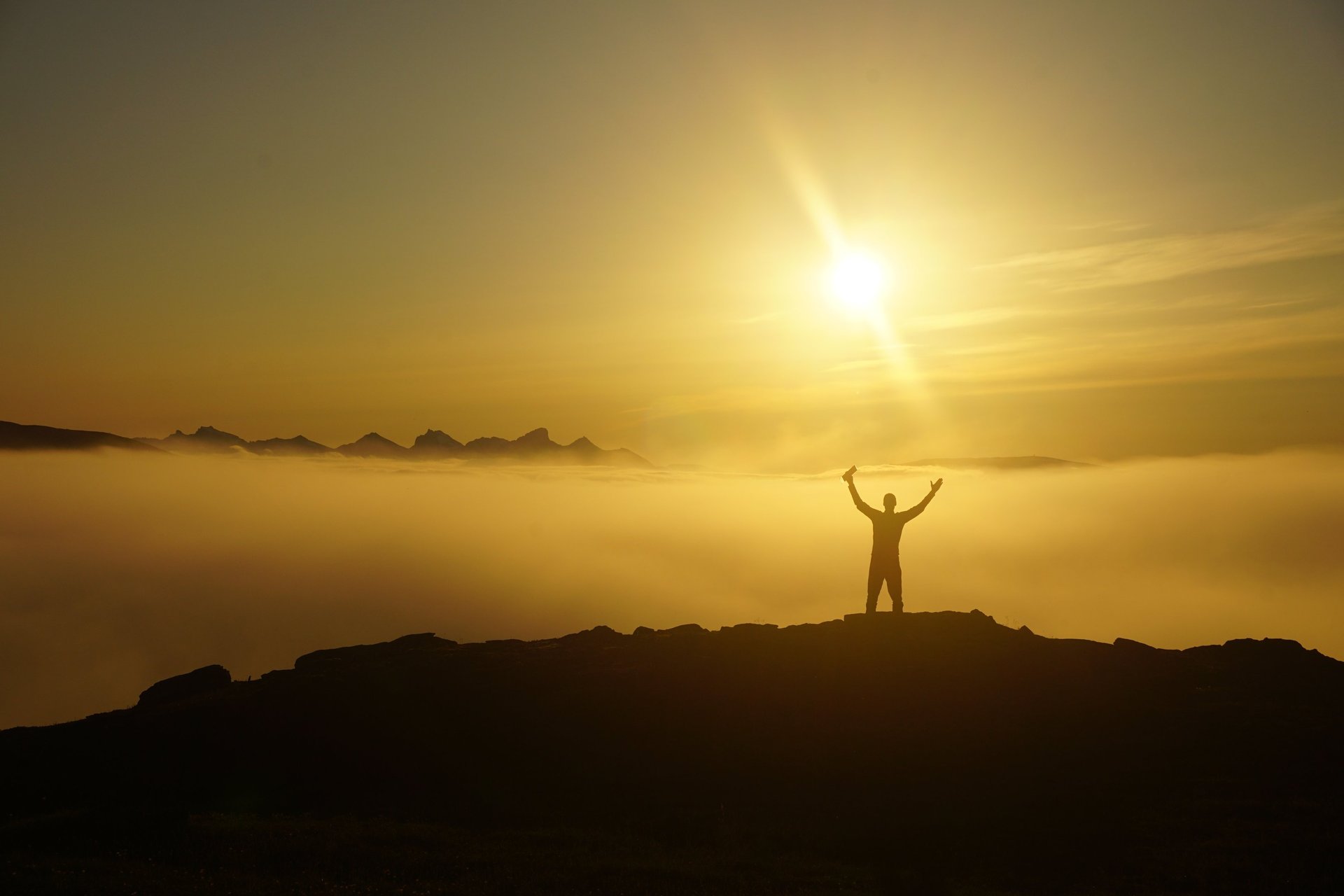 gray computer monitor