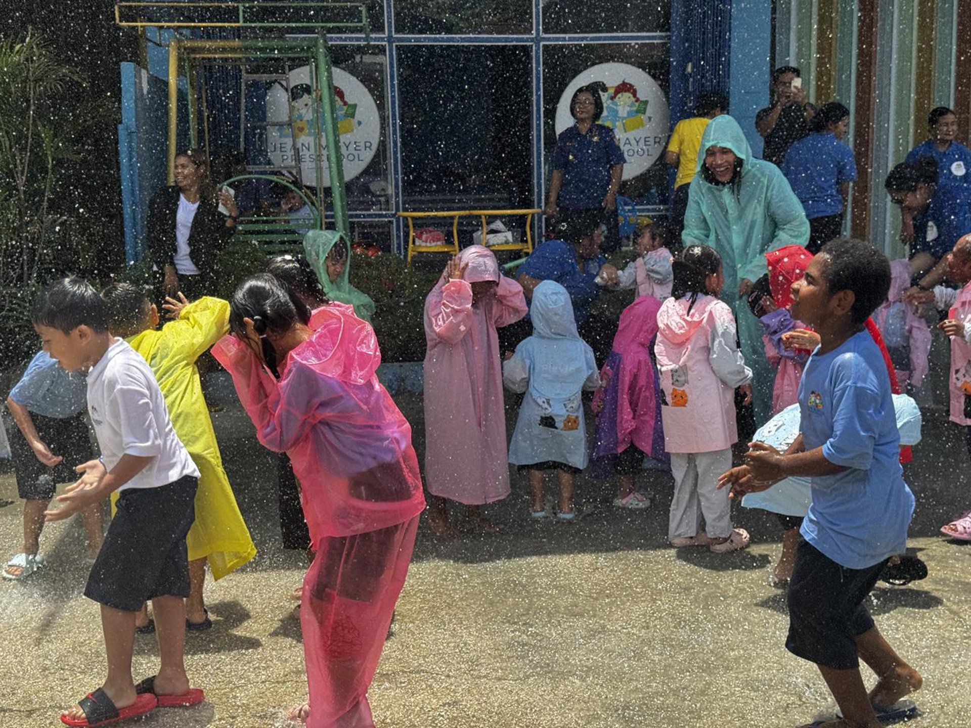 gray computer monitor