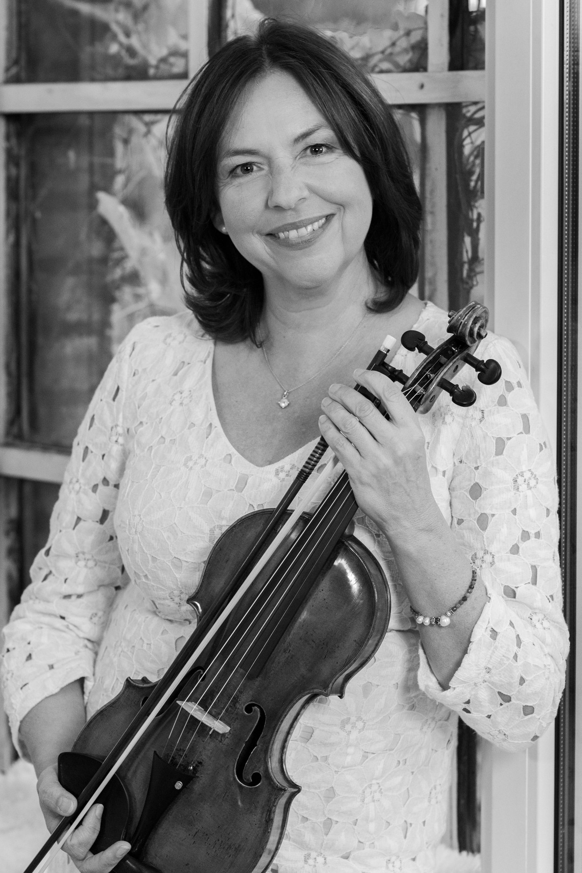 gray computer monitor