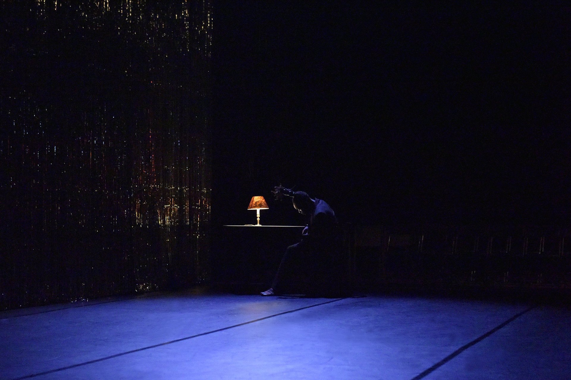 black and white bed linen