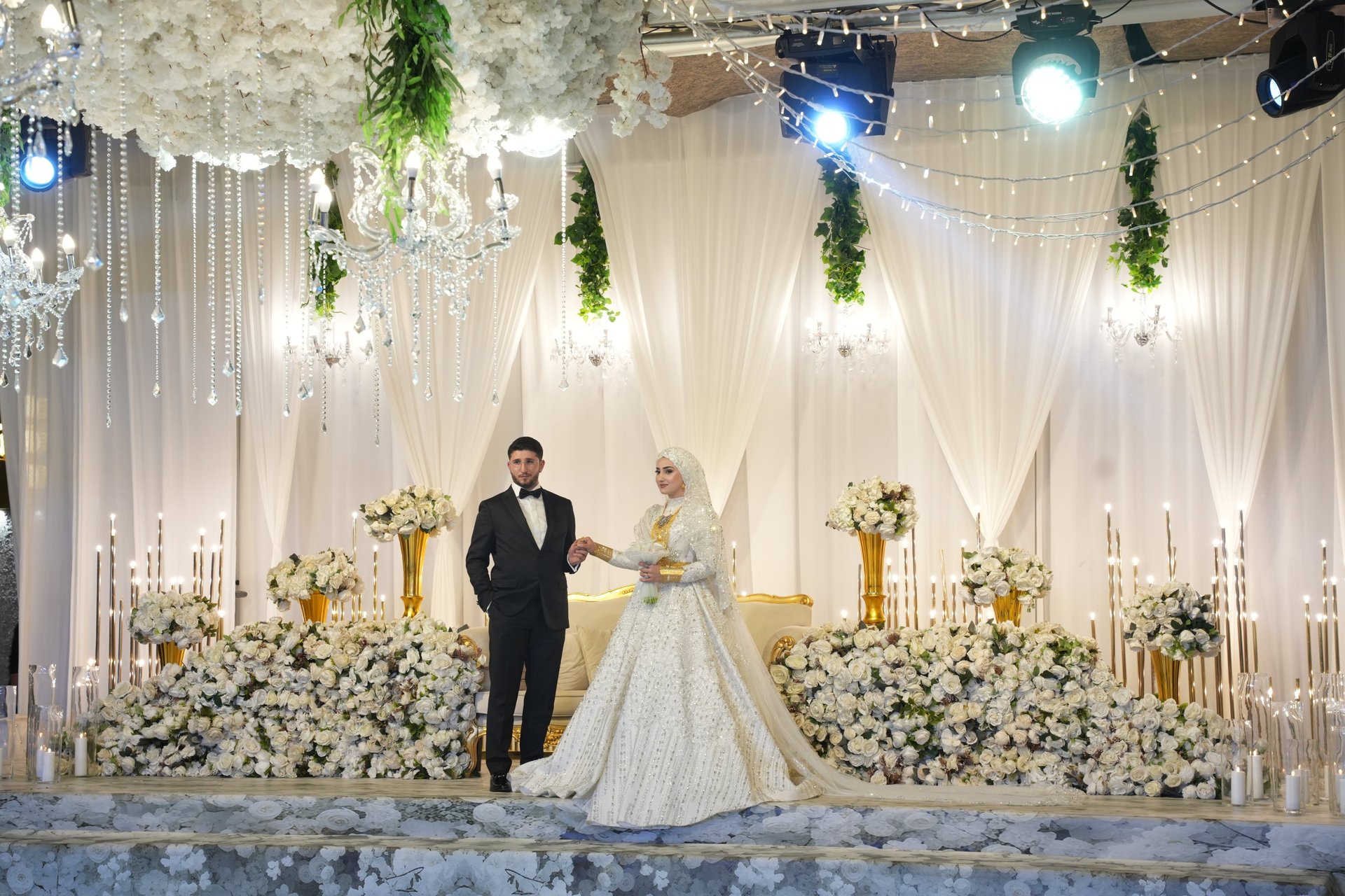 black and white bed linen