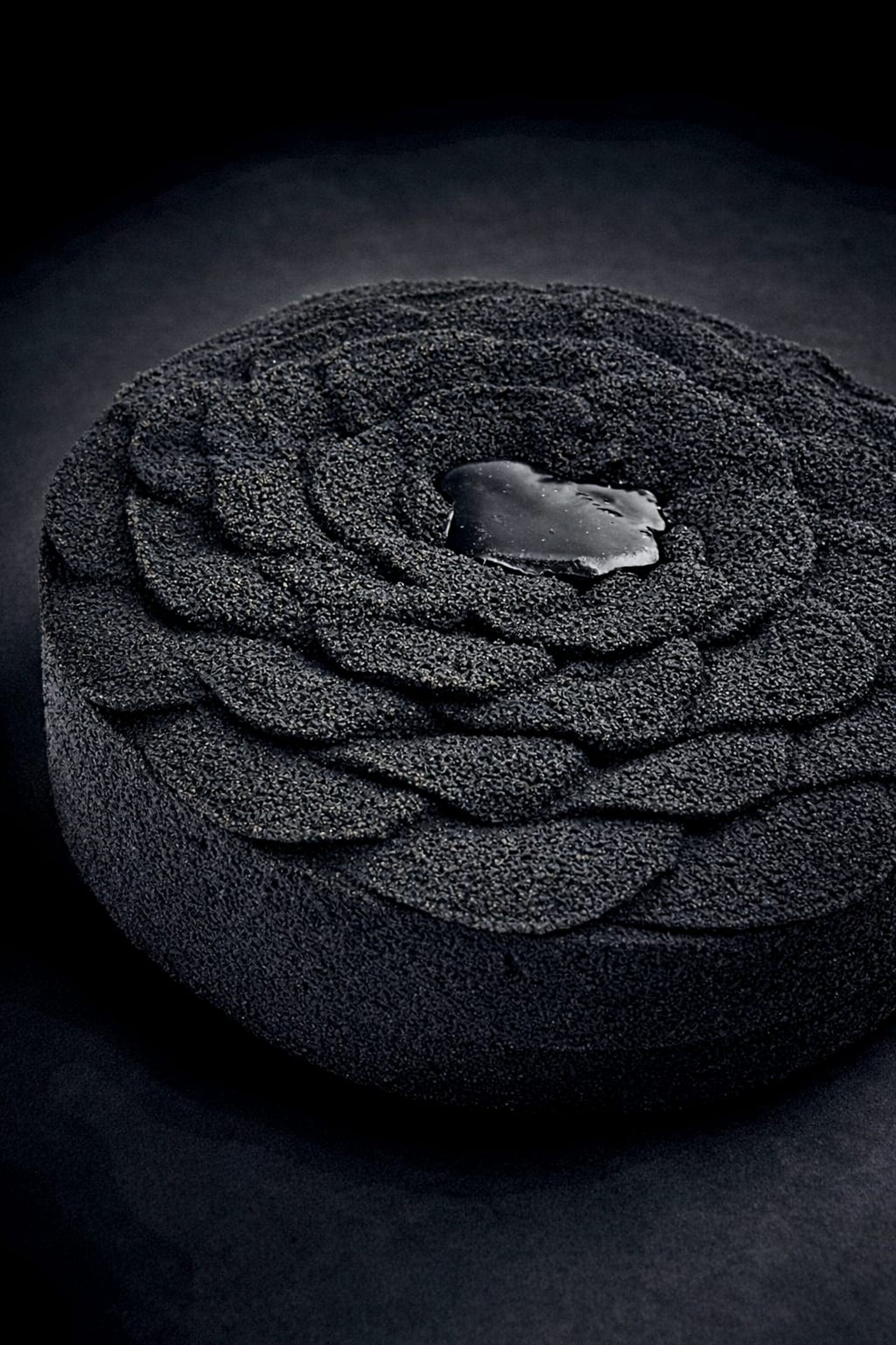 black and white bed linen