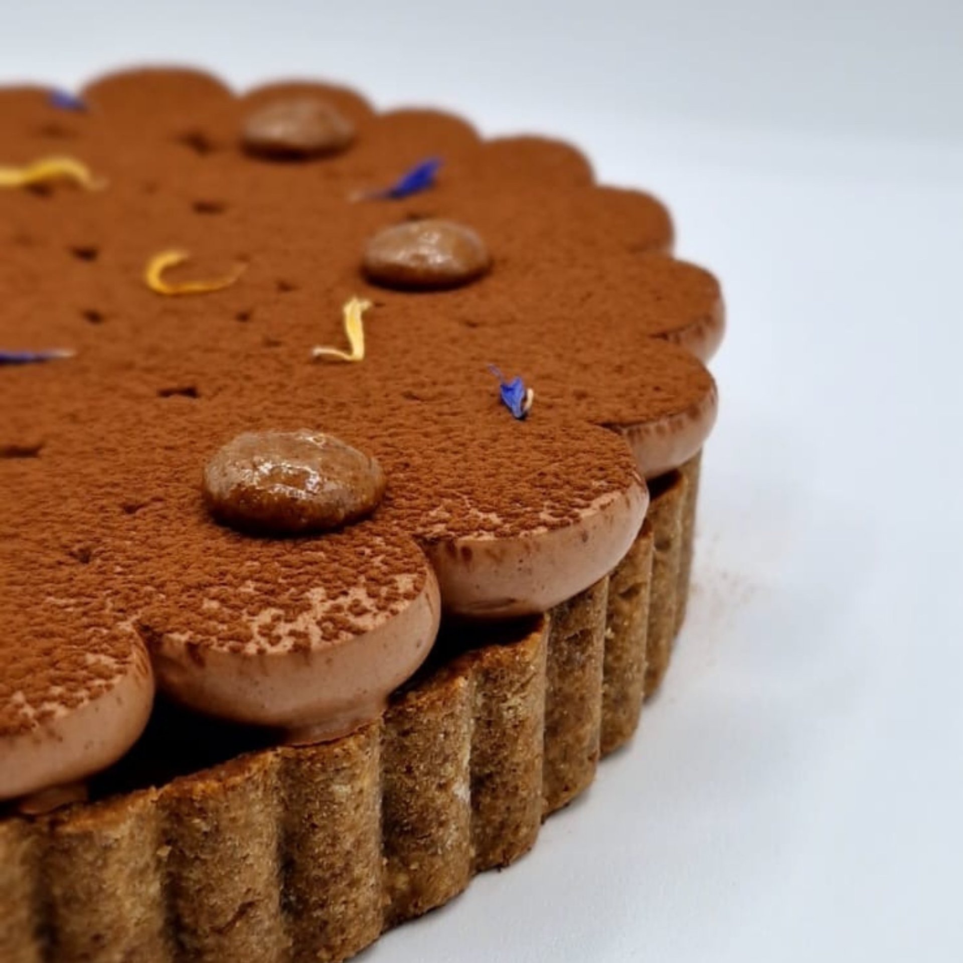 black and white bed linen