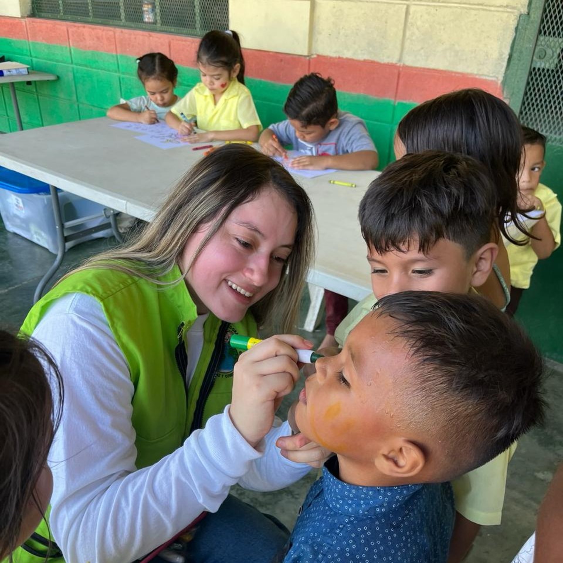 gray computer monitor