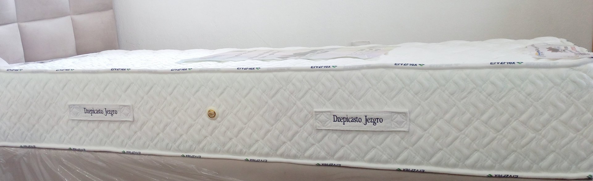 black and white bed linen