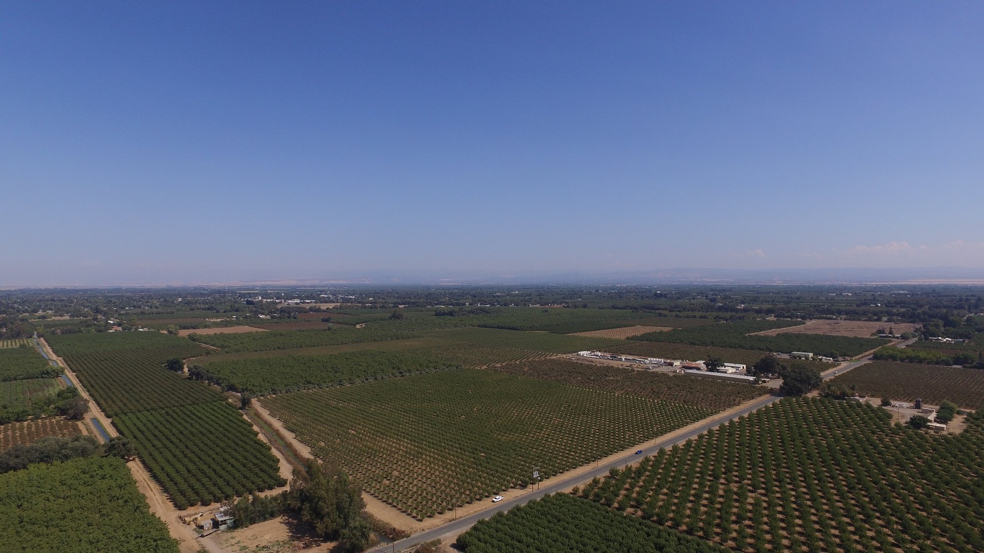 gray computer monitor