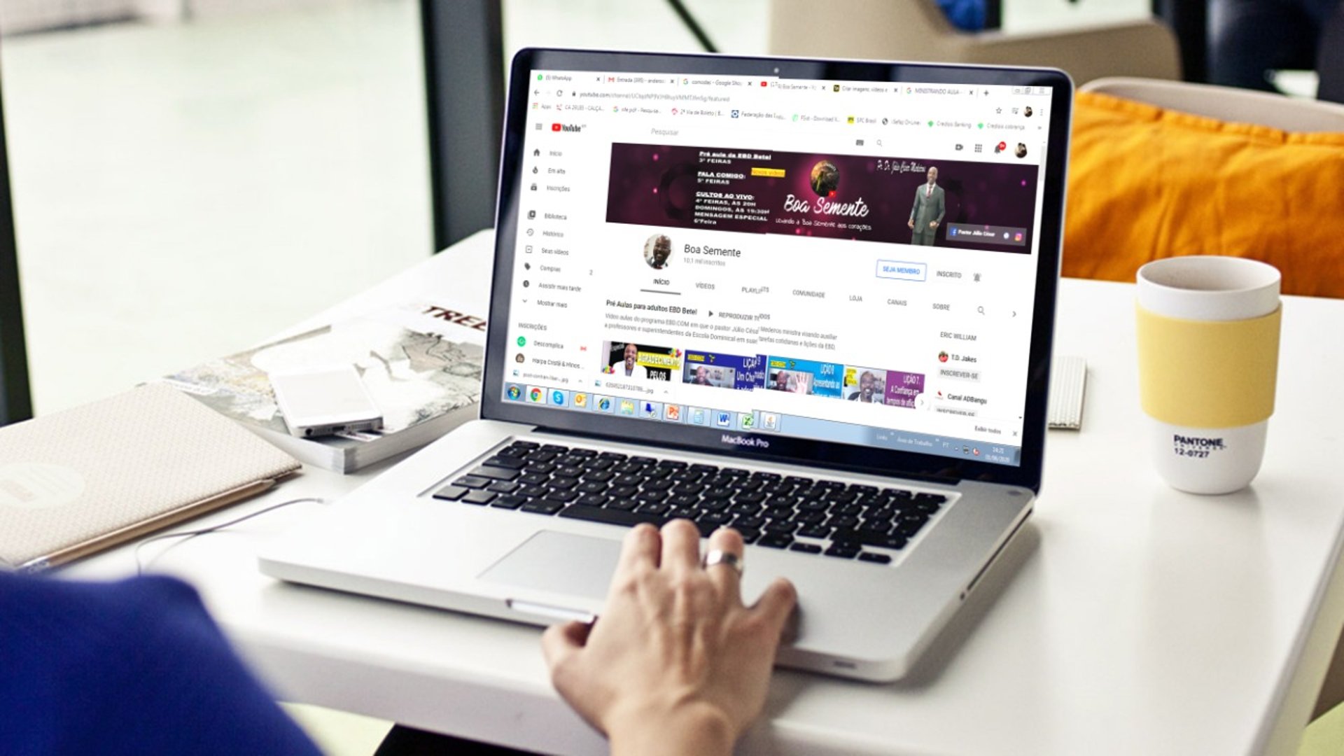 black and white bed linen