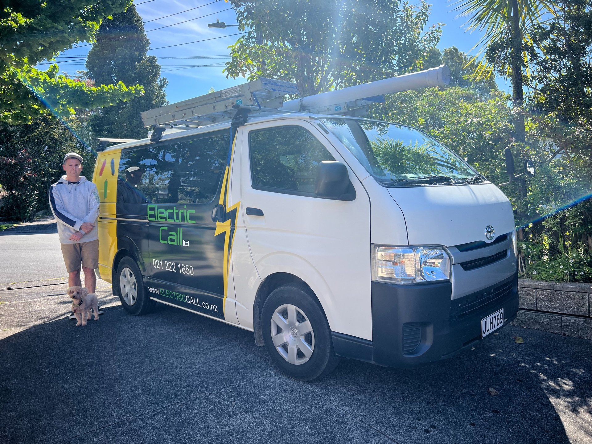 black and brown leather padded tub sofa