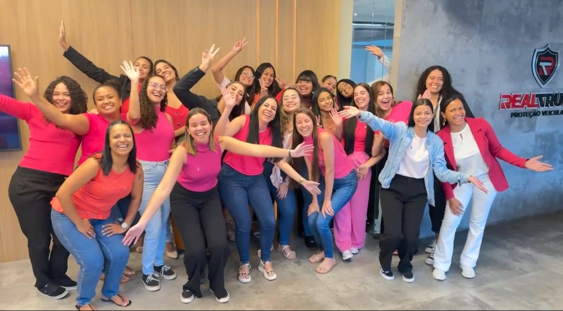 gray computer monitor