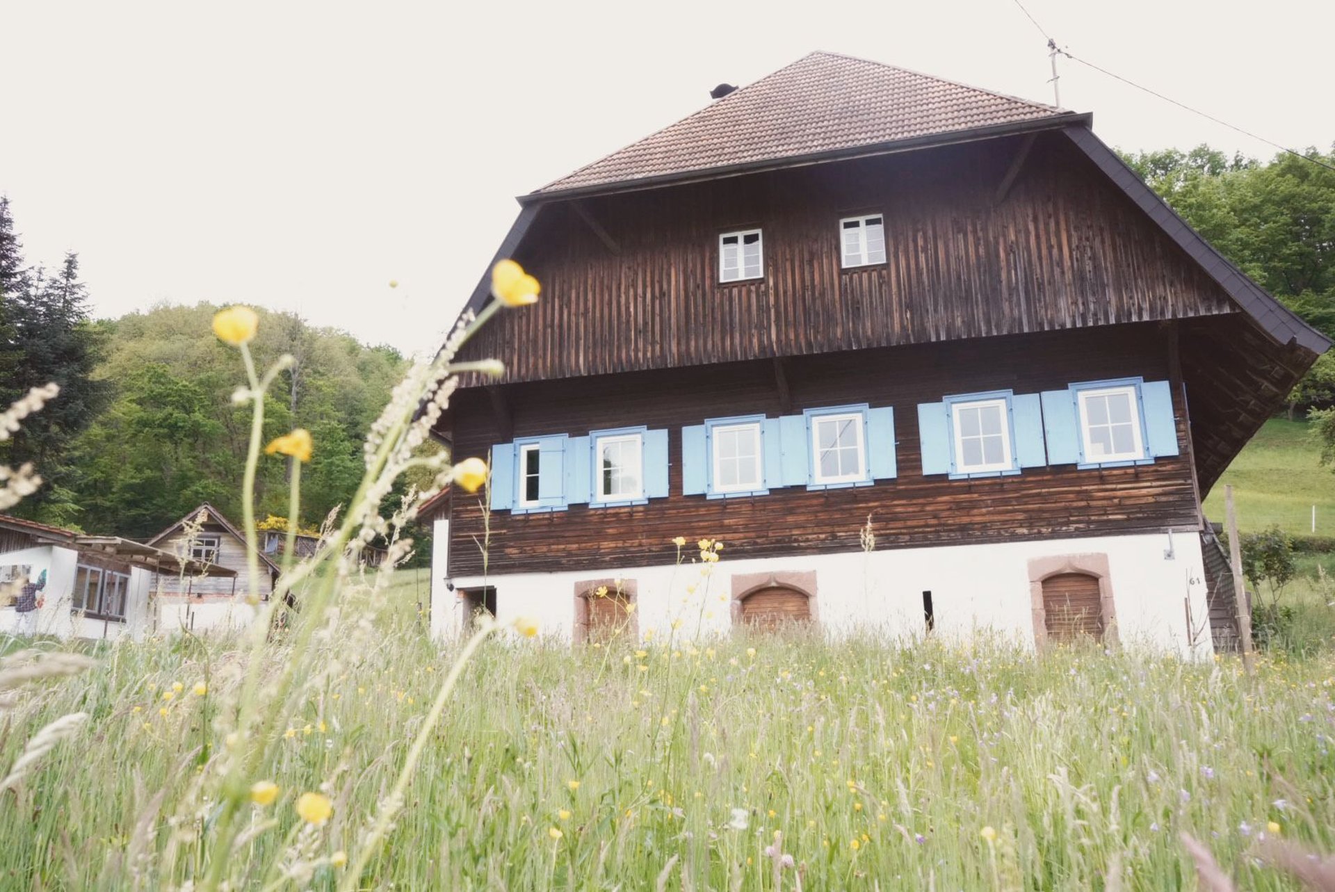 black and white bed linen