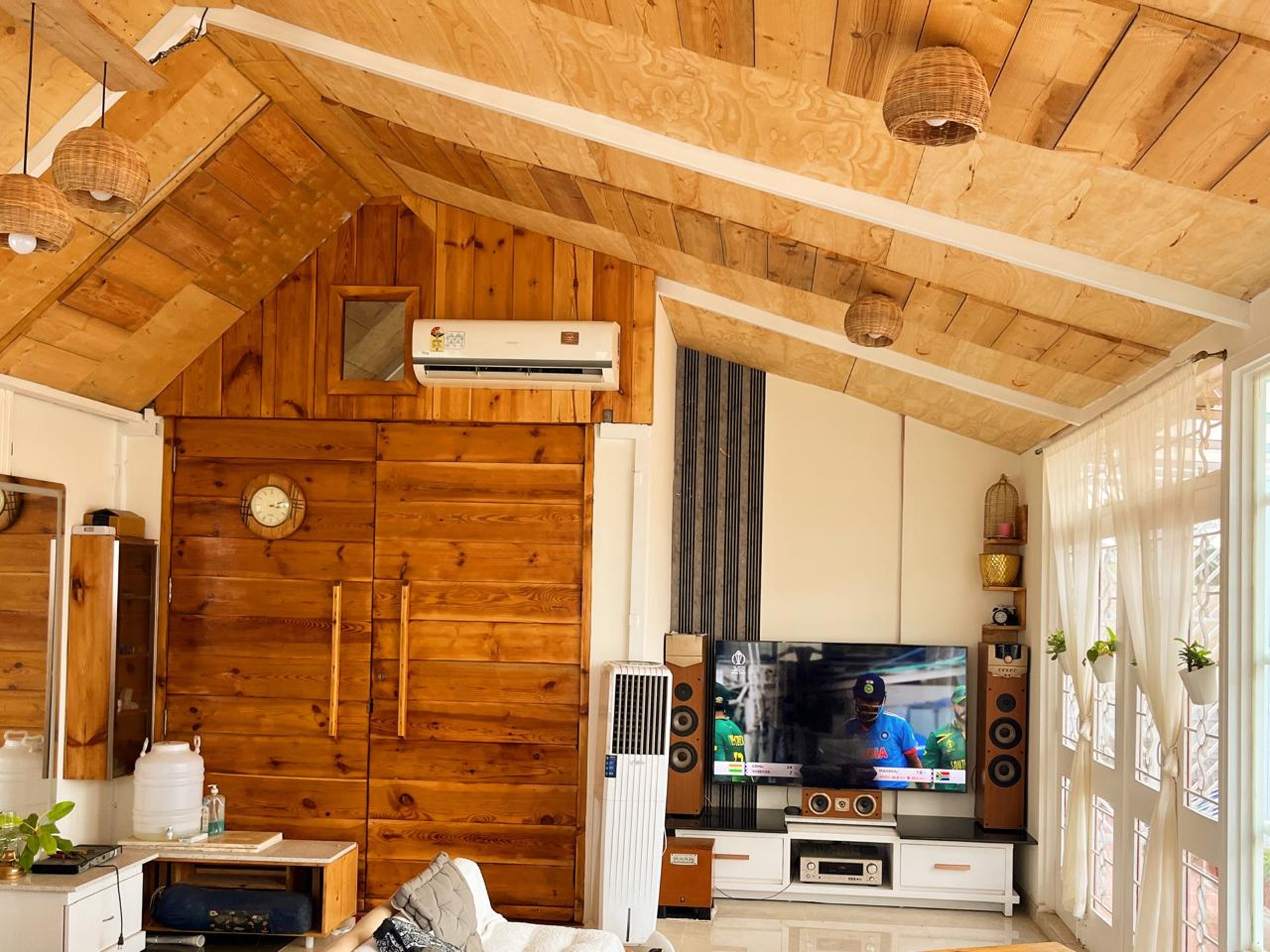 black and white bed linen