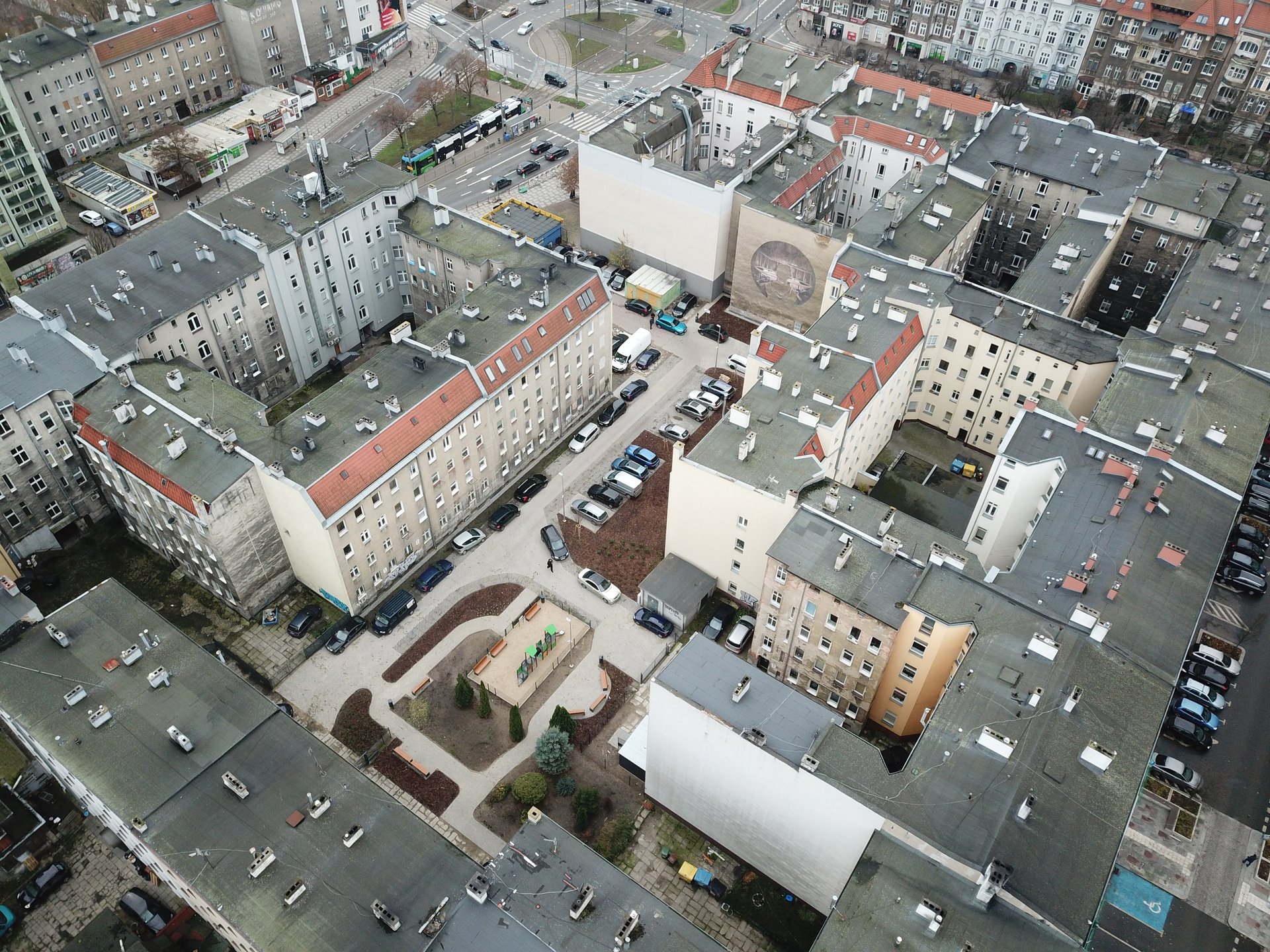 black and white bed linen