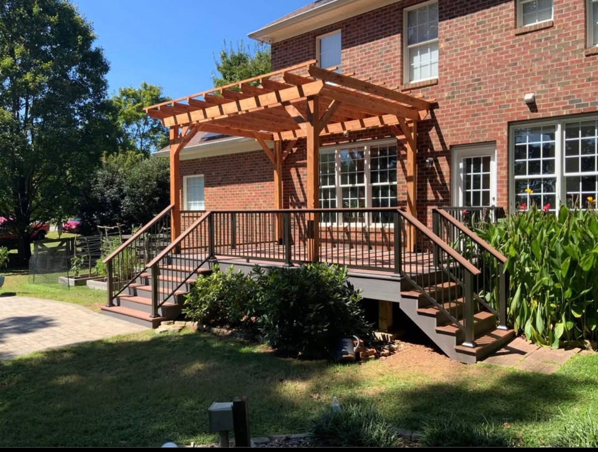 gray computer monitor