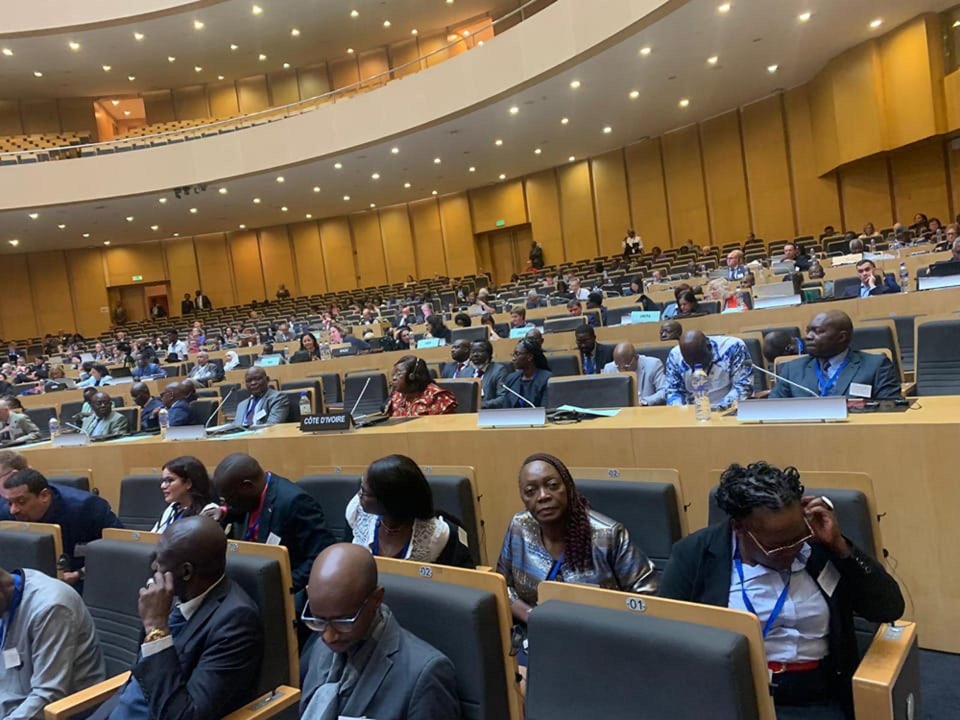 gray computer monitor