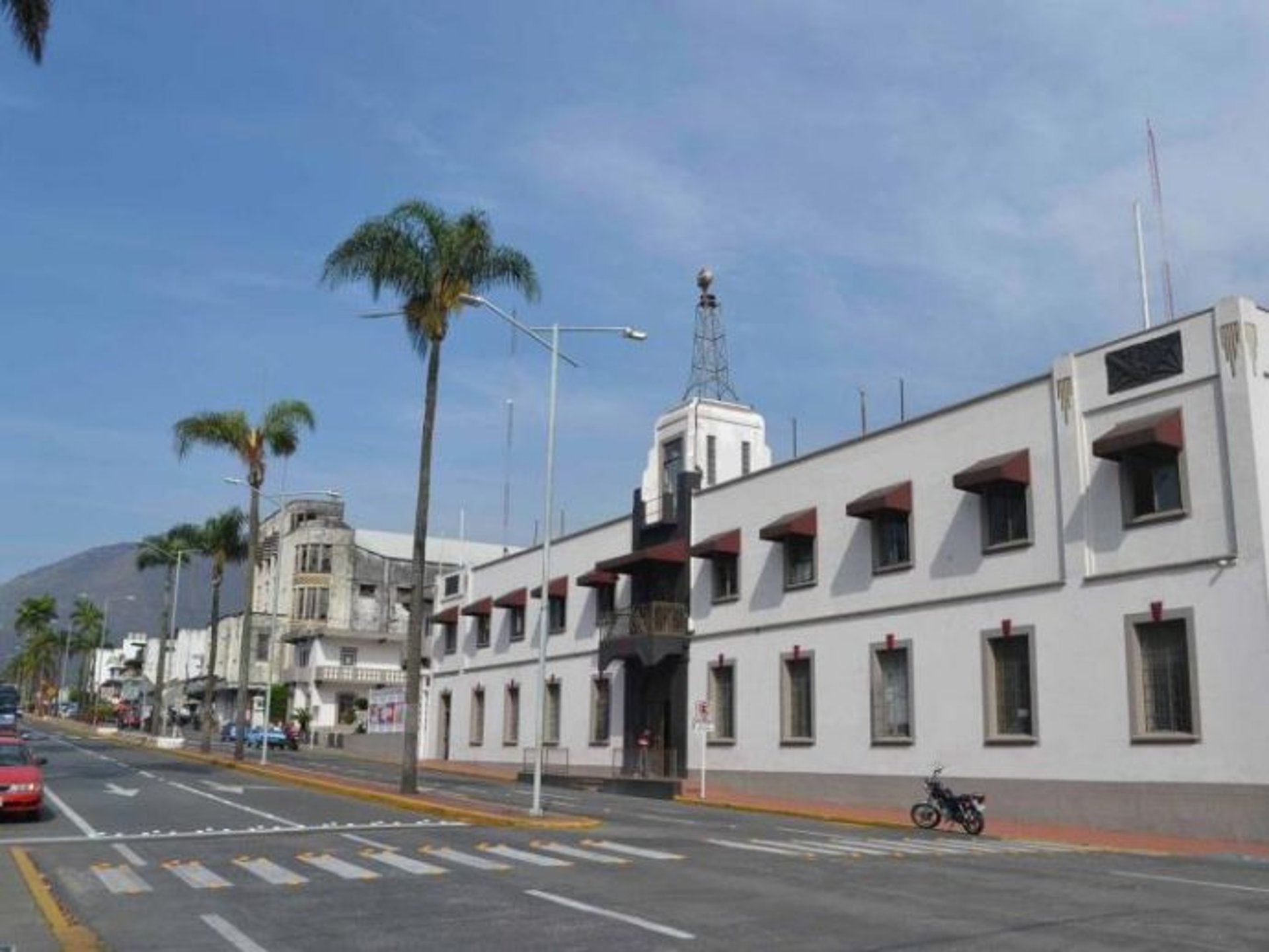 black and brown leather padded tub sofa