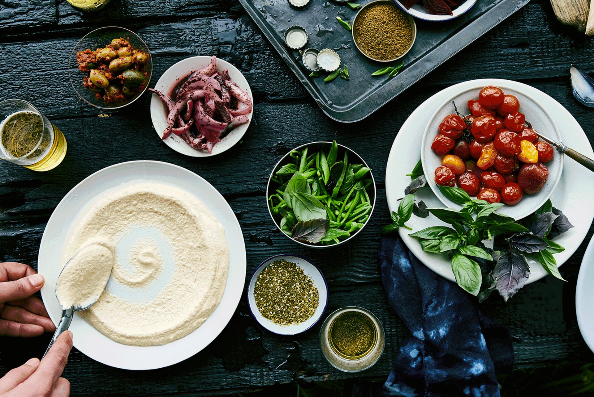 black and white bed linen