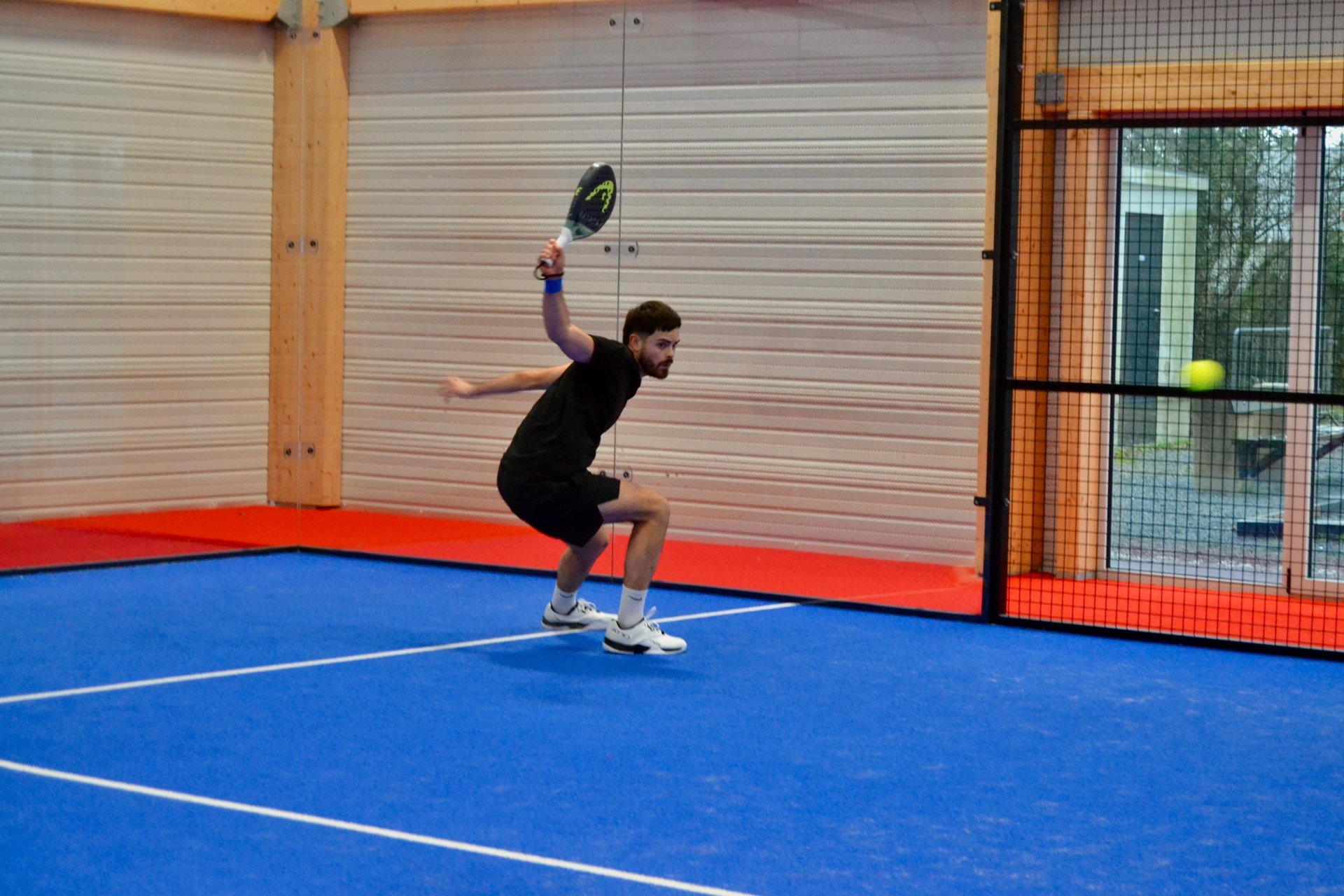 gray computer monitor