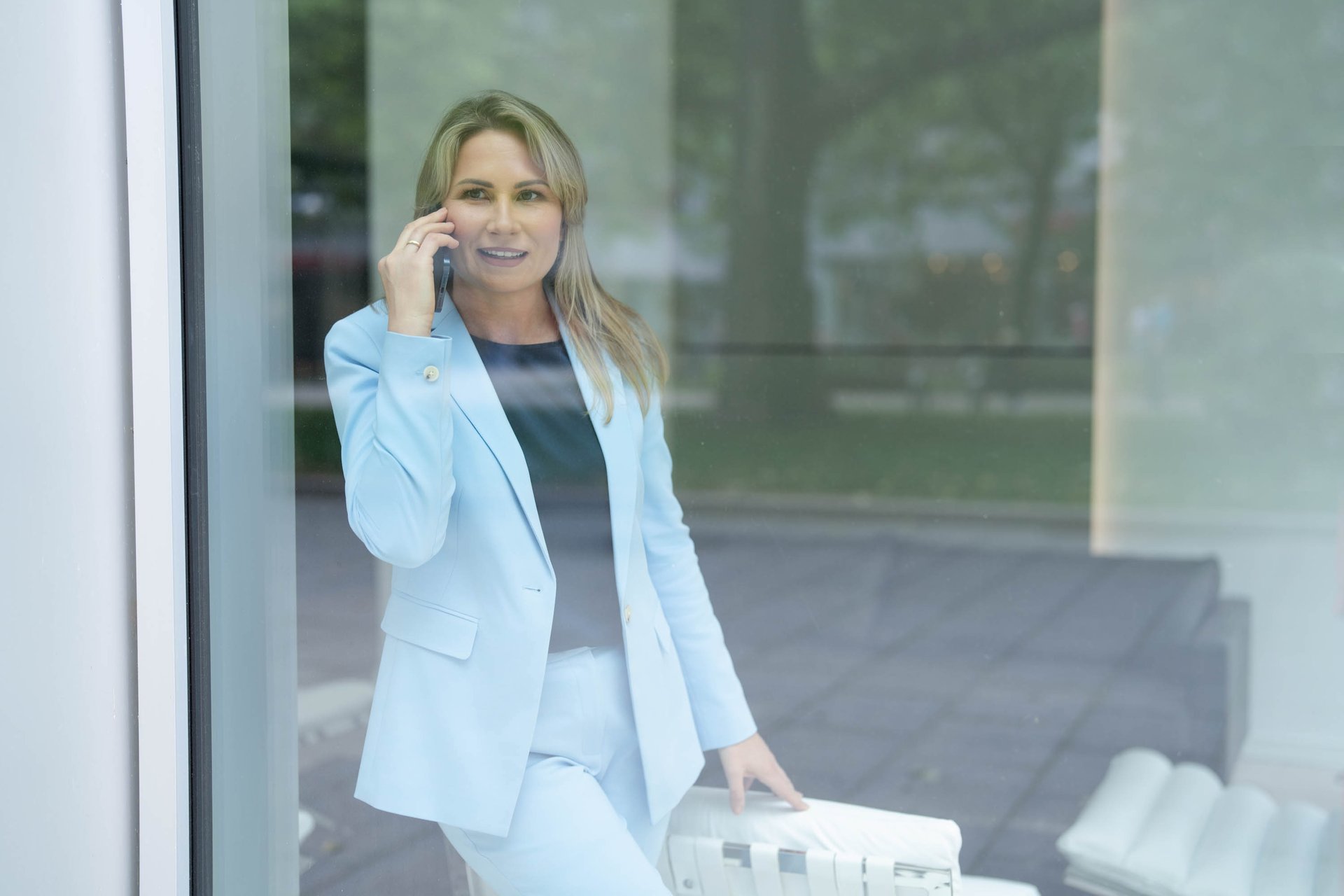 gray computer monitor