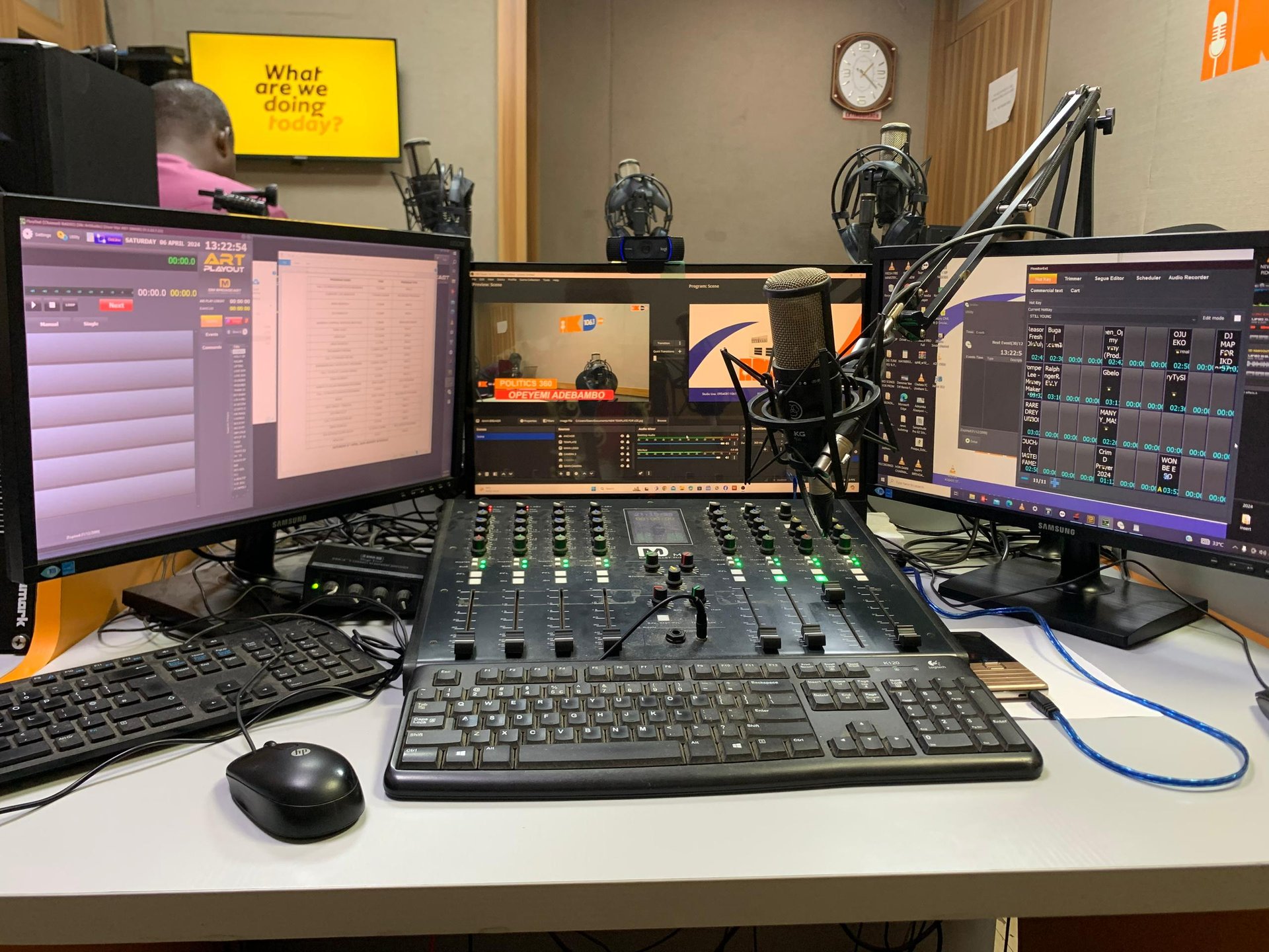 black and white bed linen