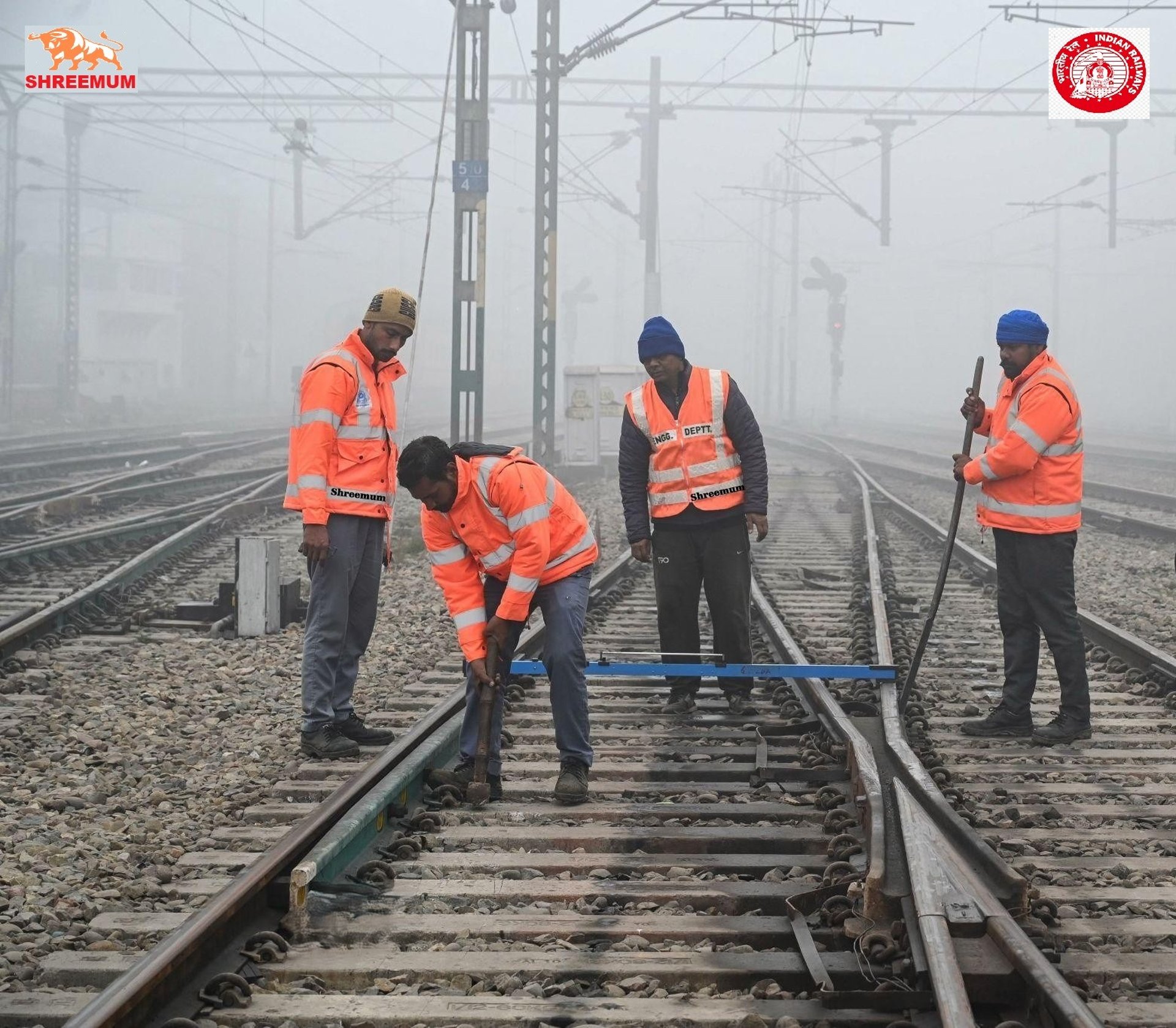 ocean waves crashing on shore during daytime