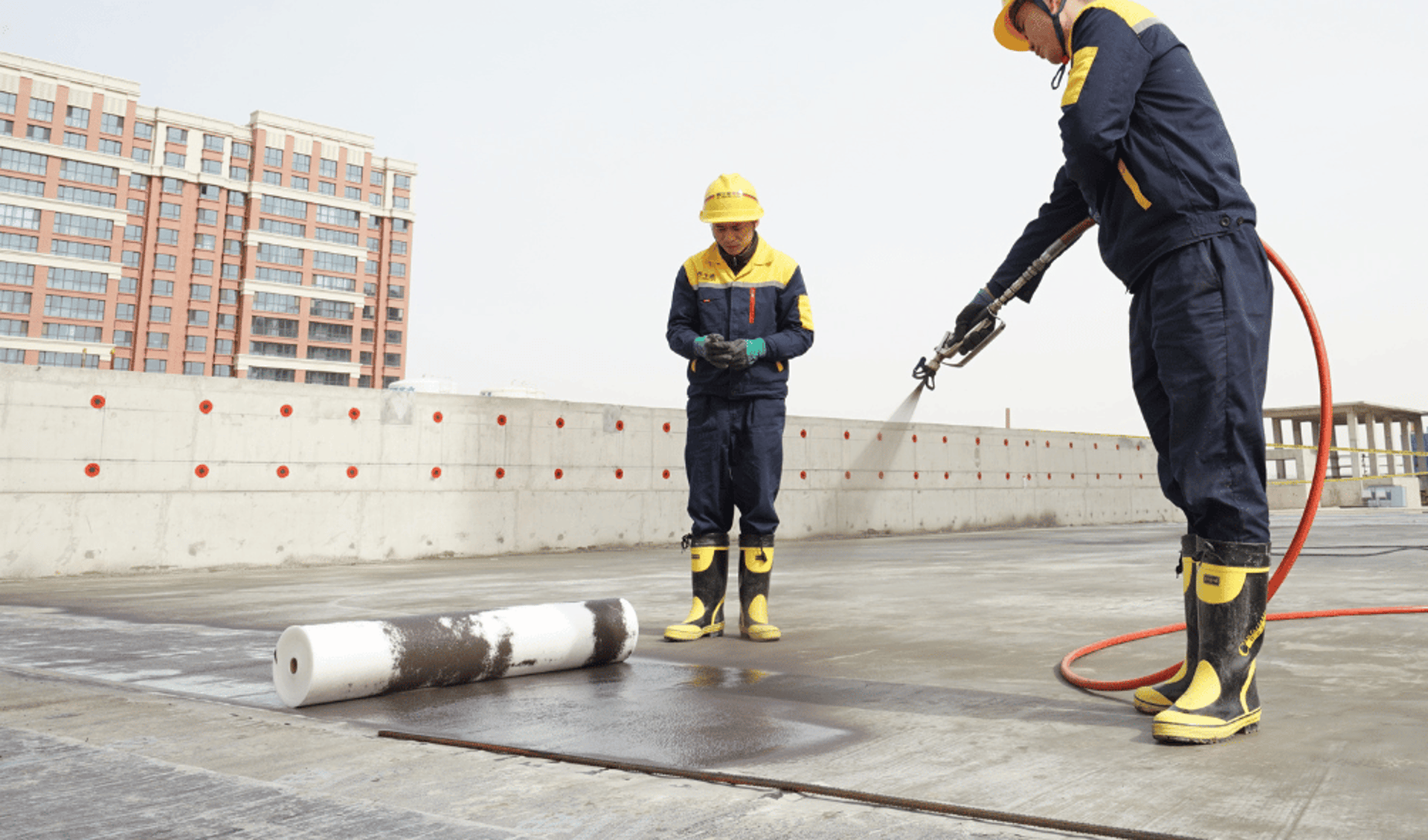 gray computer monitor