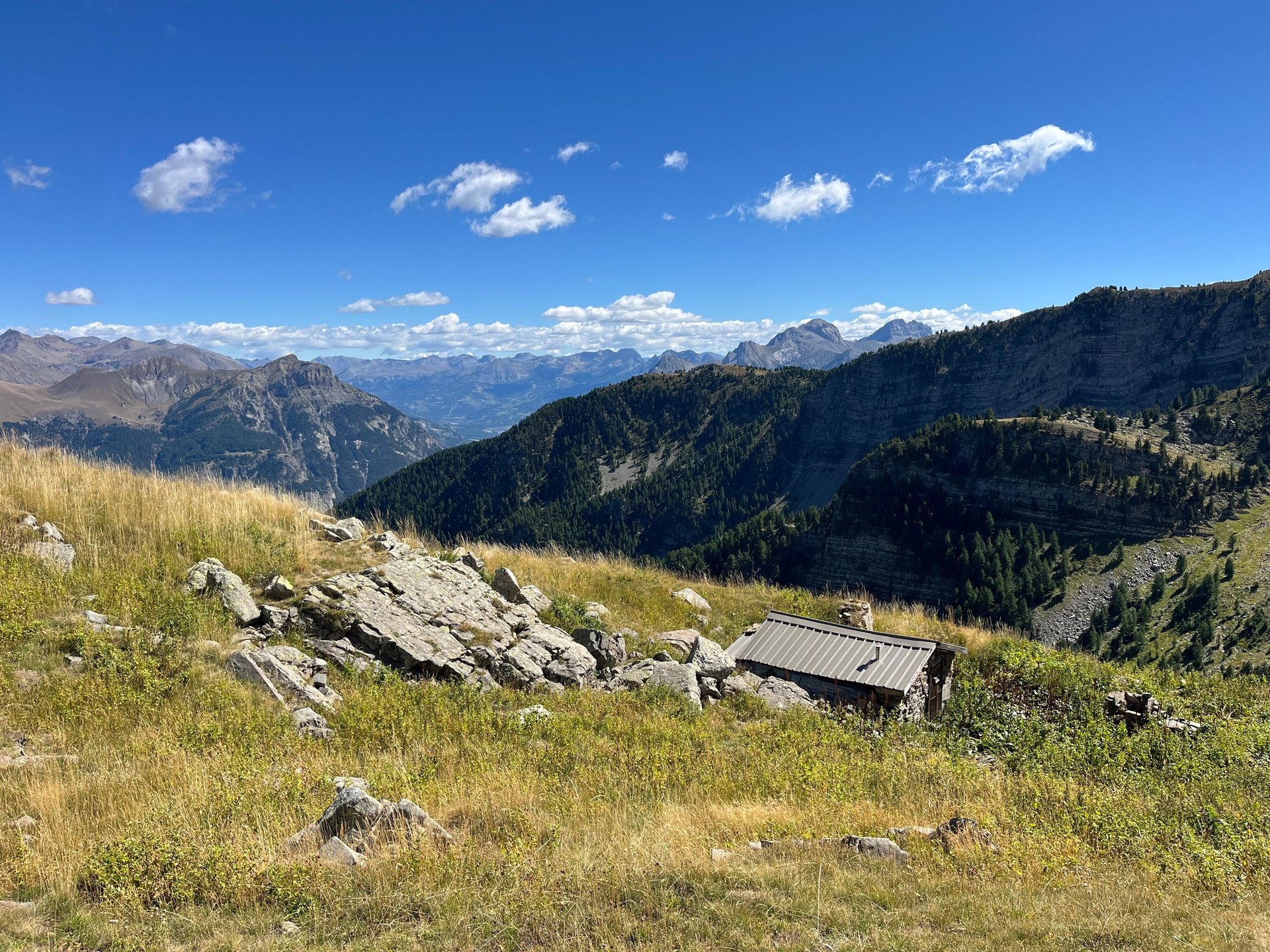 Les élèves font de la pente école, ils apprennent à voler. 
