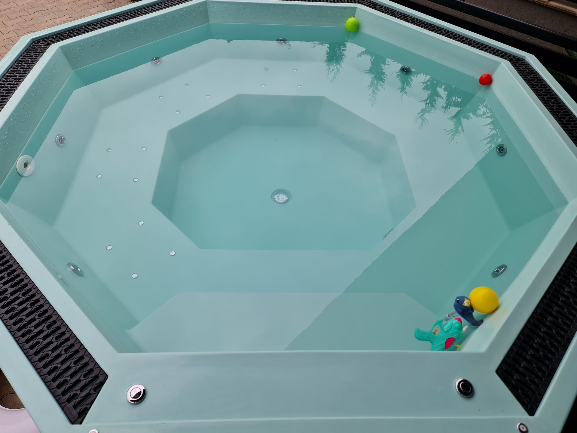 black and white bed linen