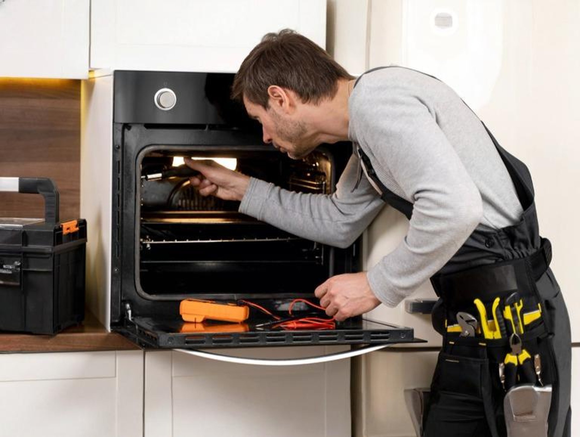 an abstract photo of a curved building with a blue sky in the background