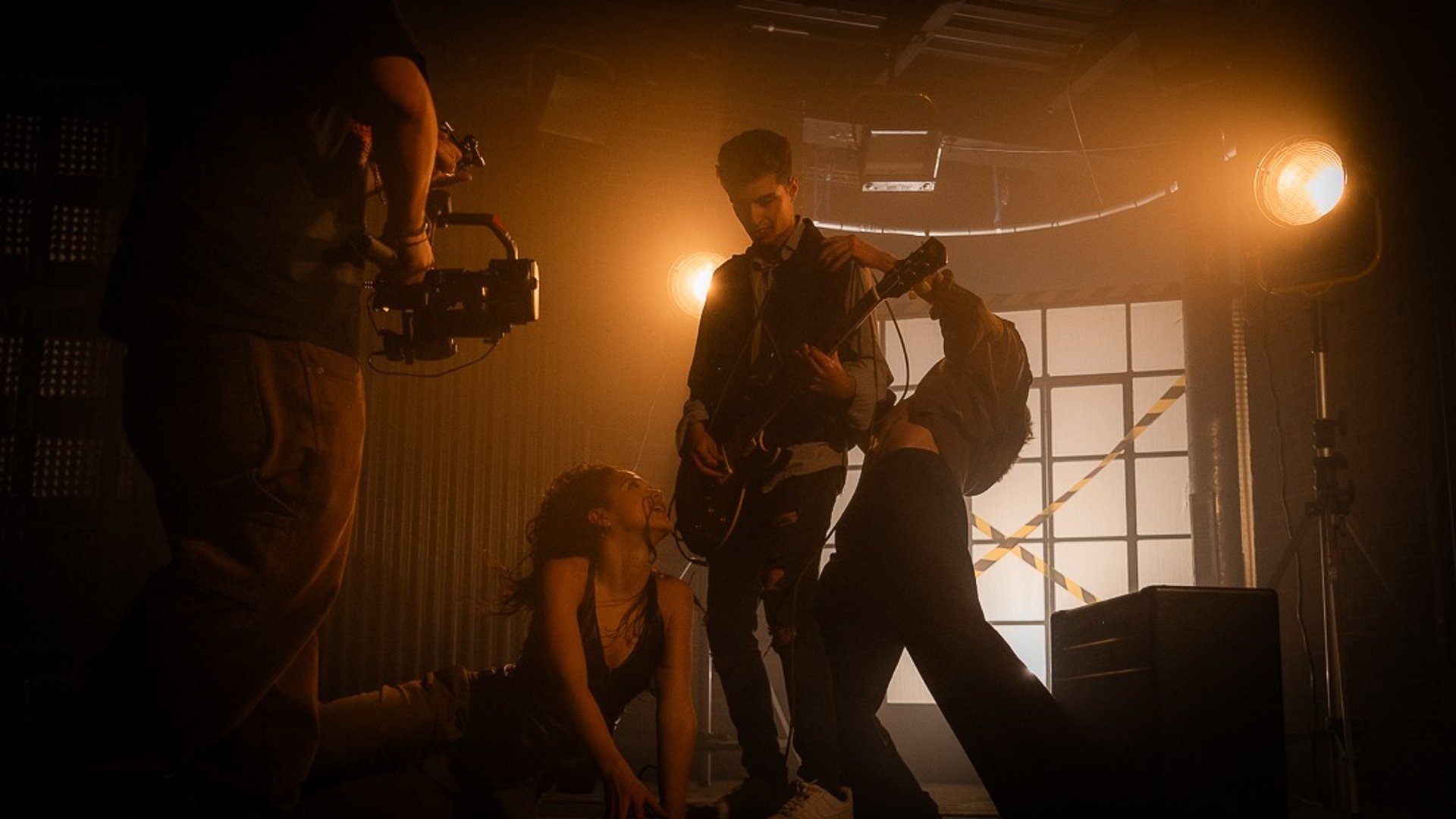 black and white bed linen