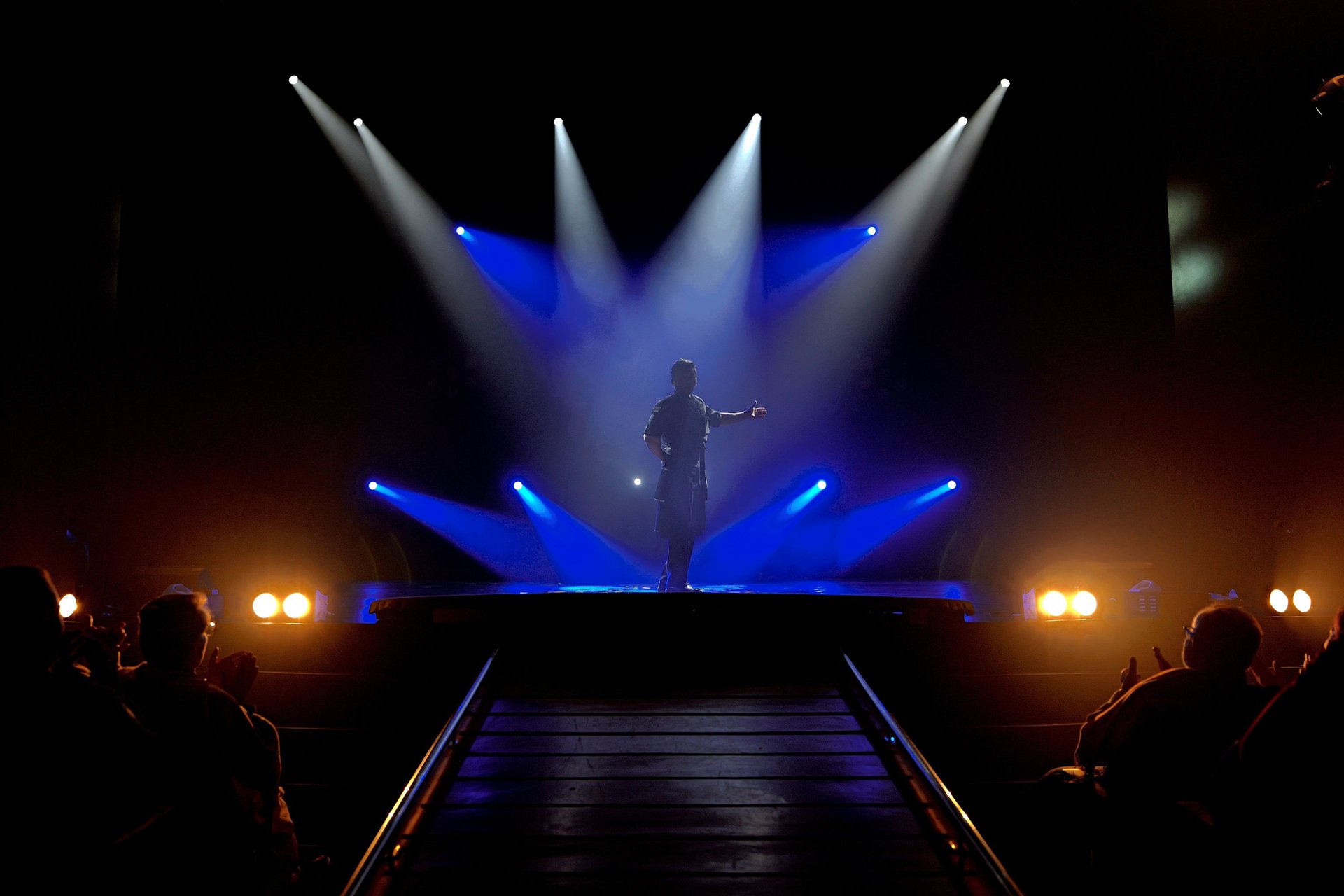 black and white bed linen