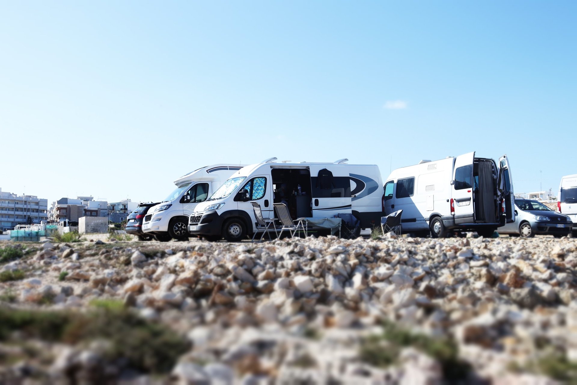 black and white bed linen