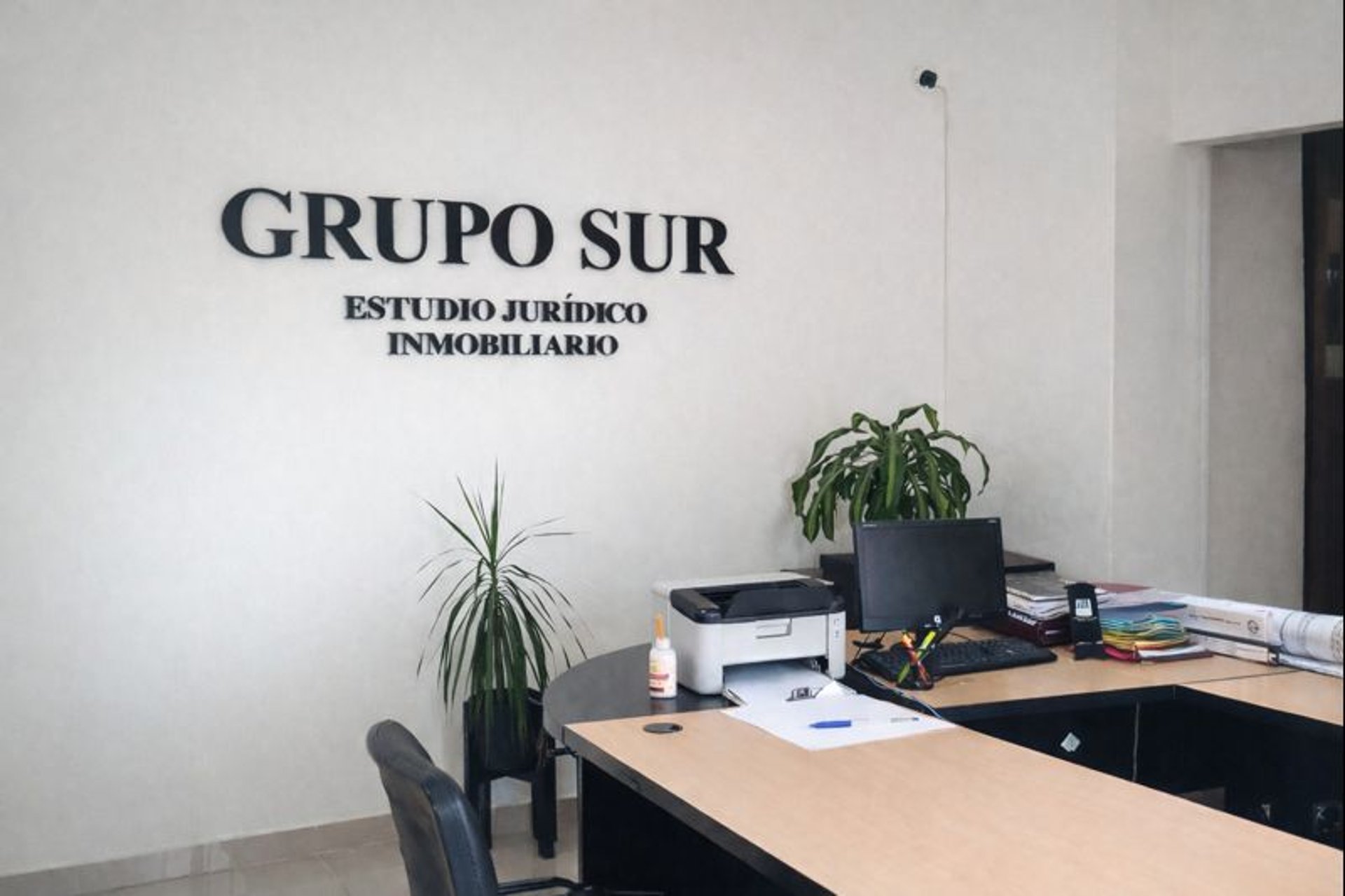 black and brown leather padded tub sofa