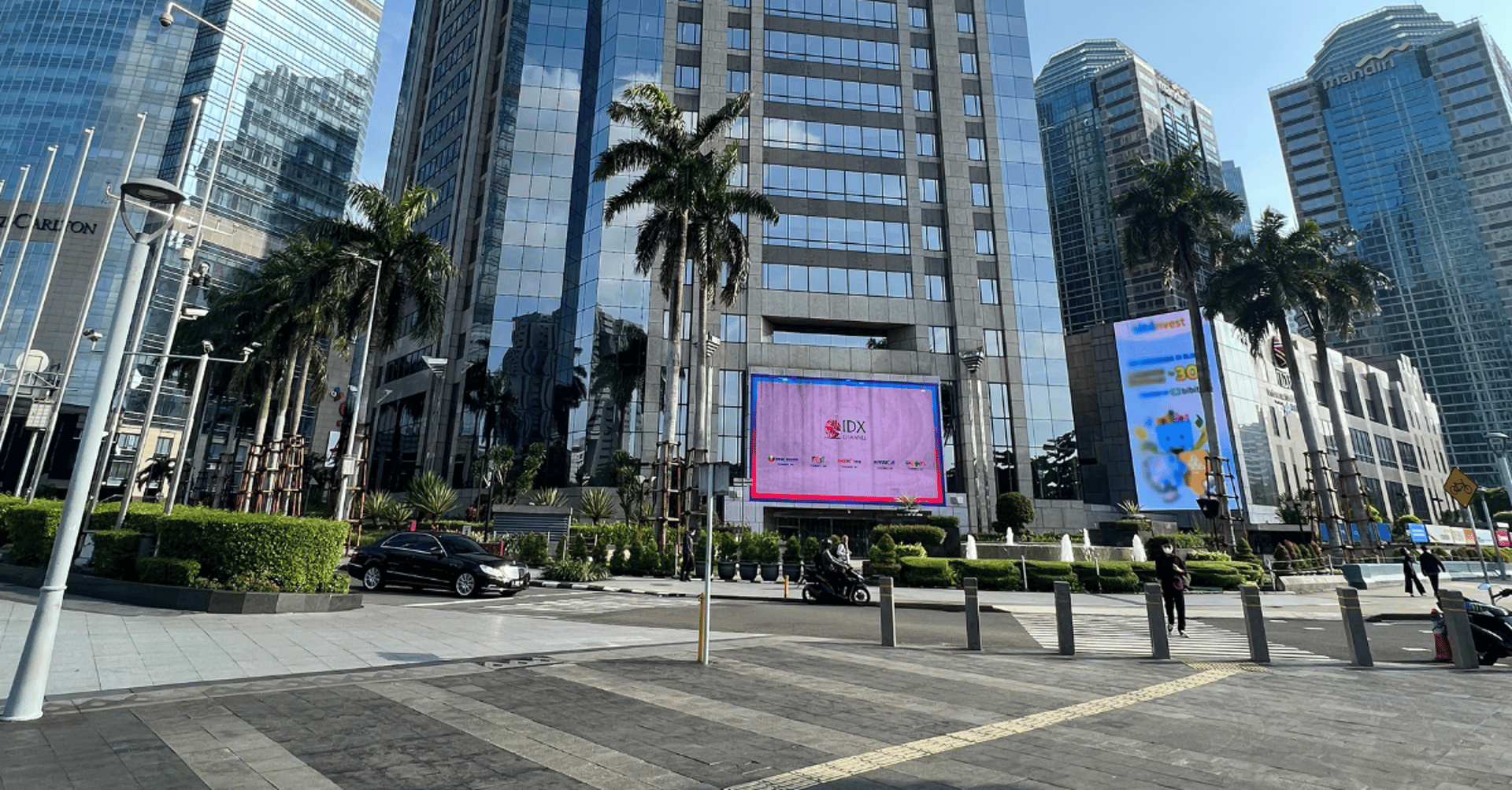 black and white hospital bed in the middle of interior building