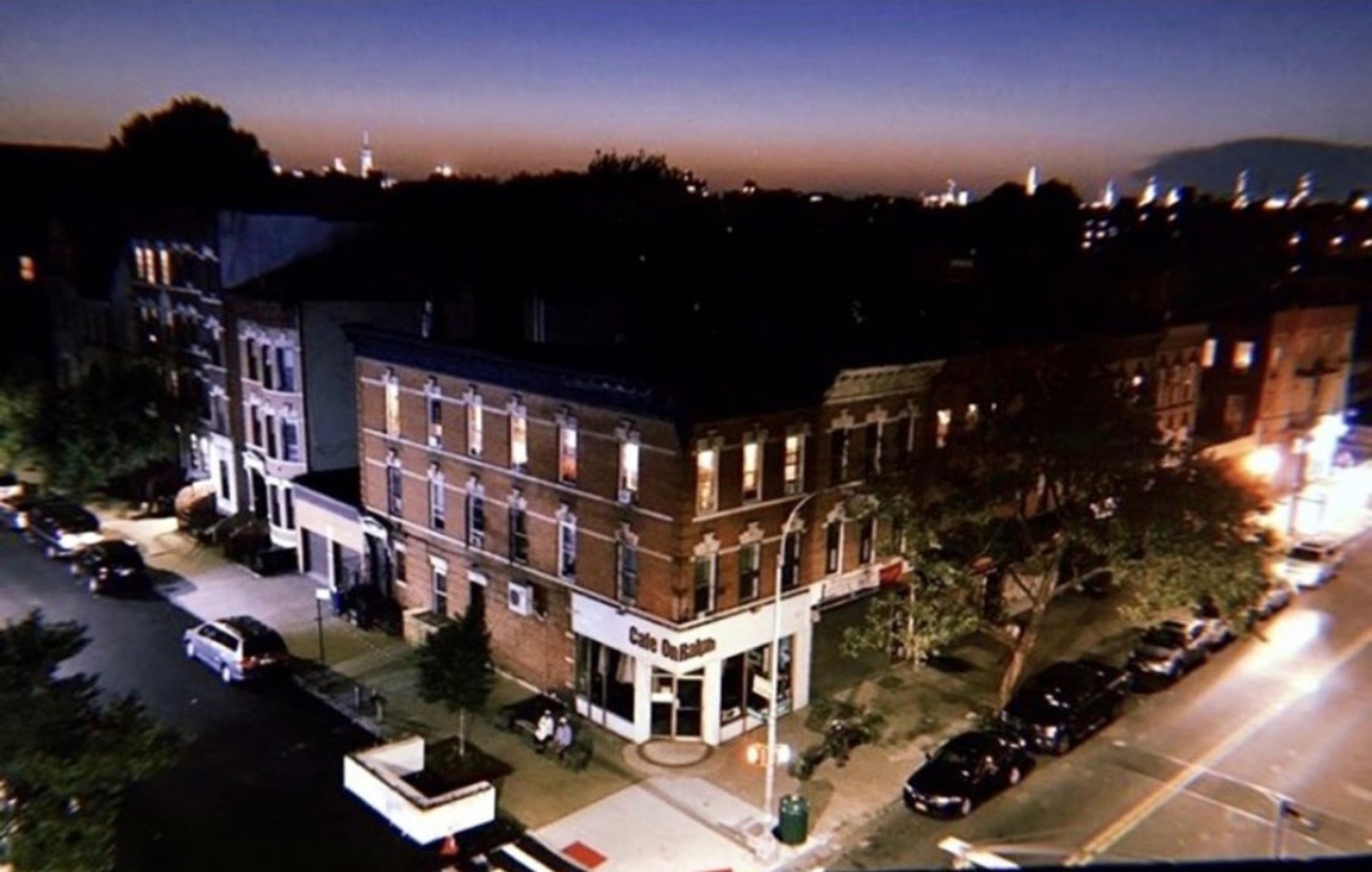 black and white bed linen