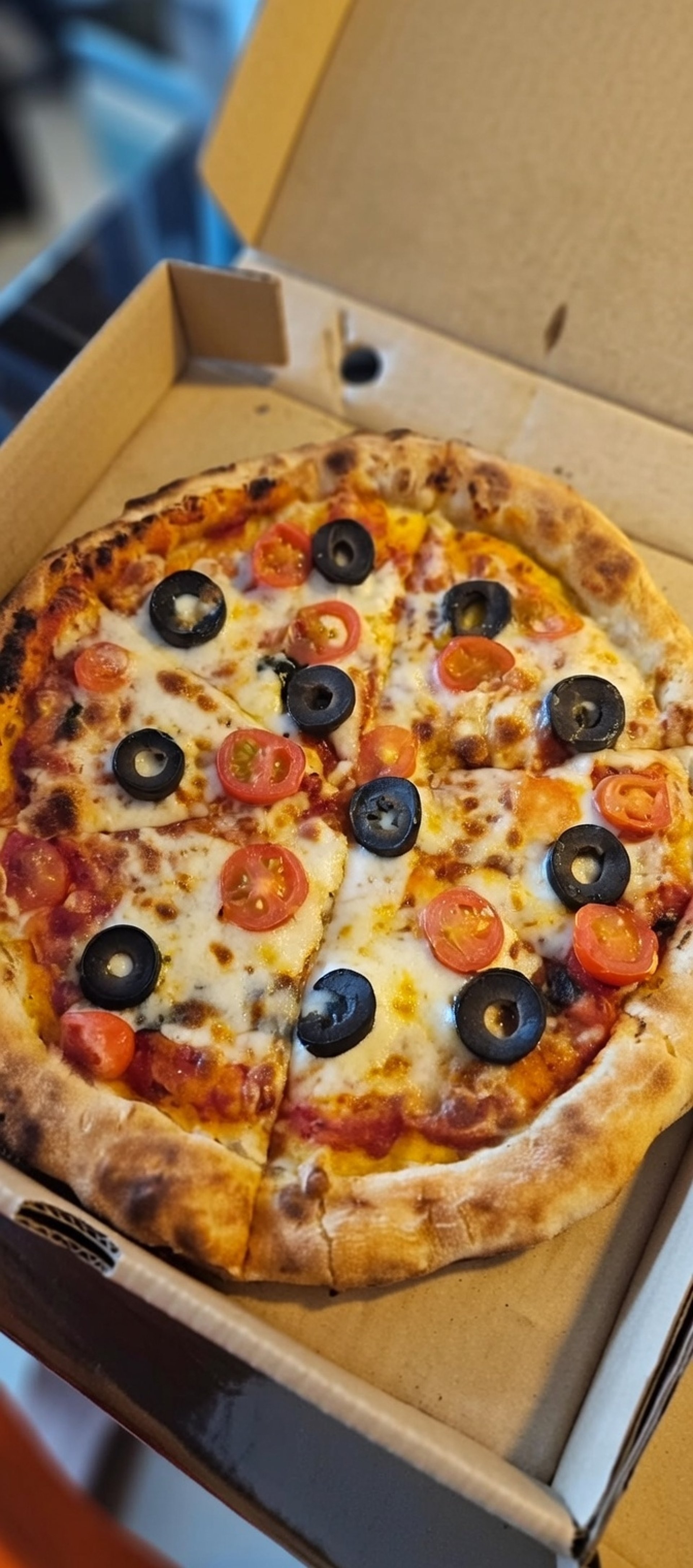 gray computer monitor