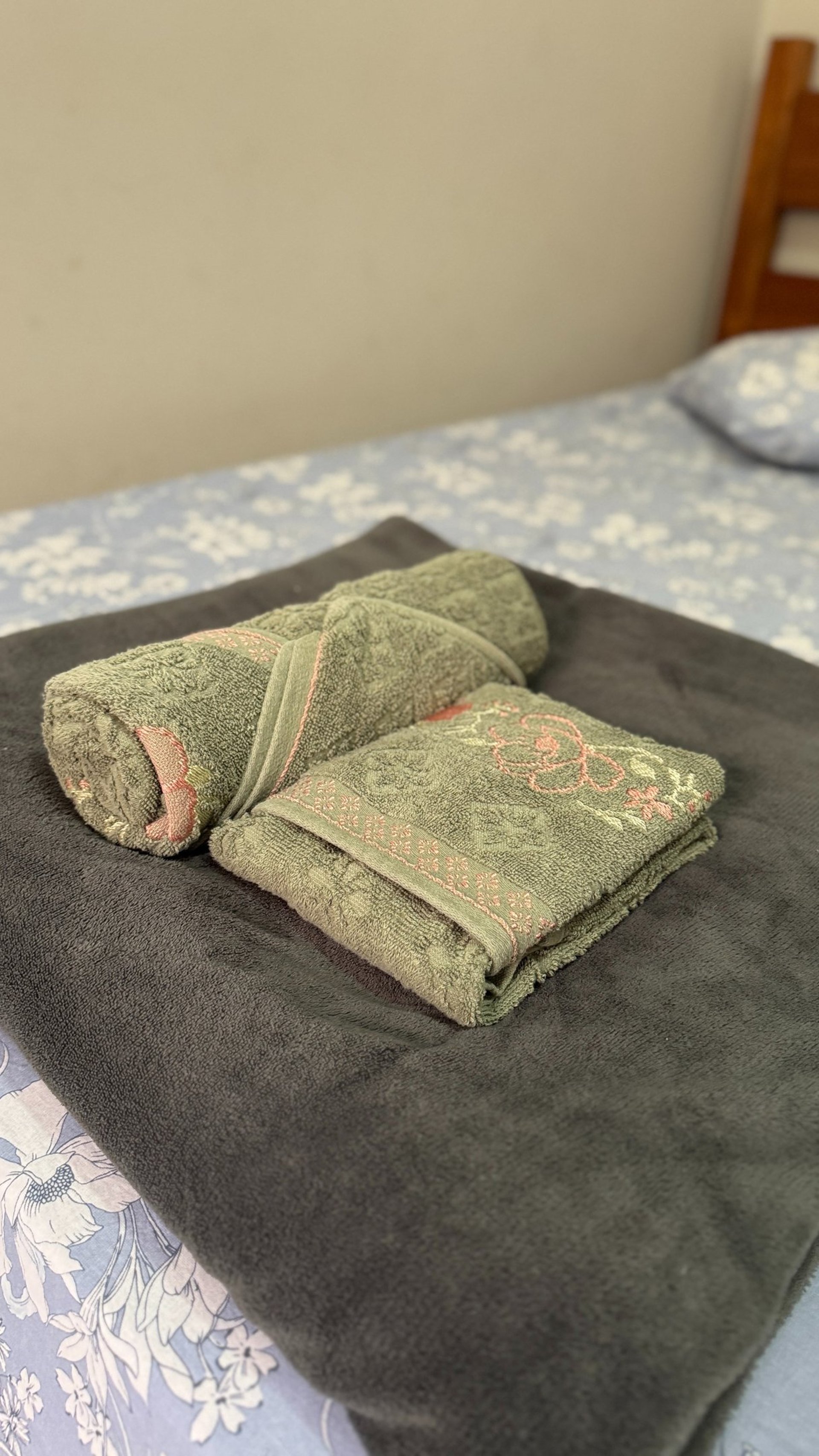 black and white bed linen