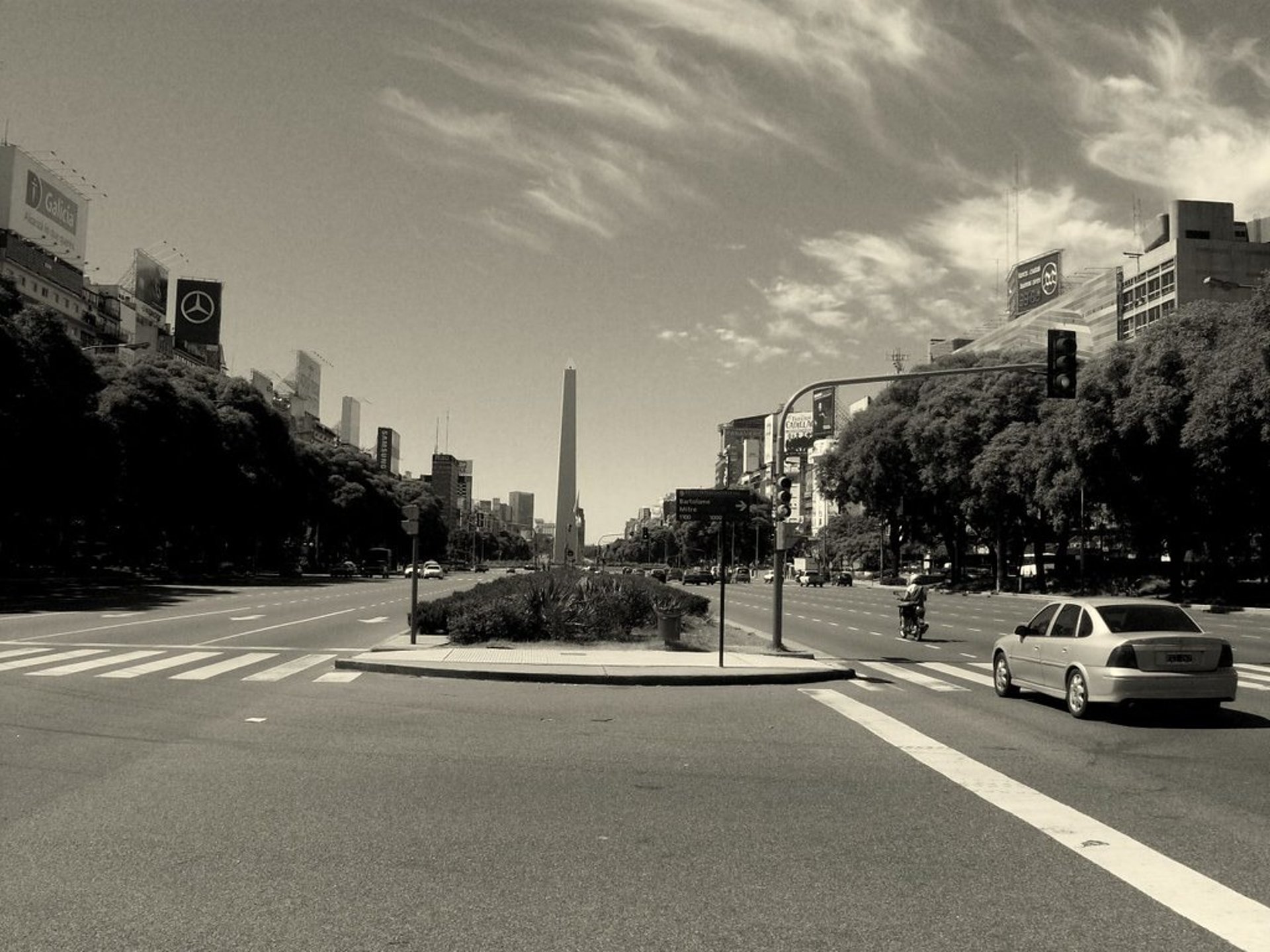 gray computer monitor